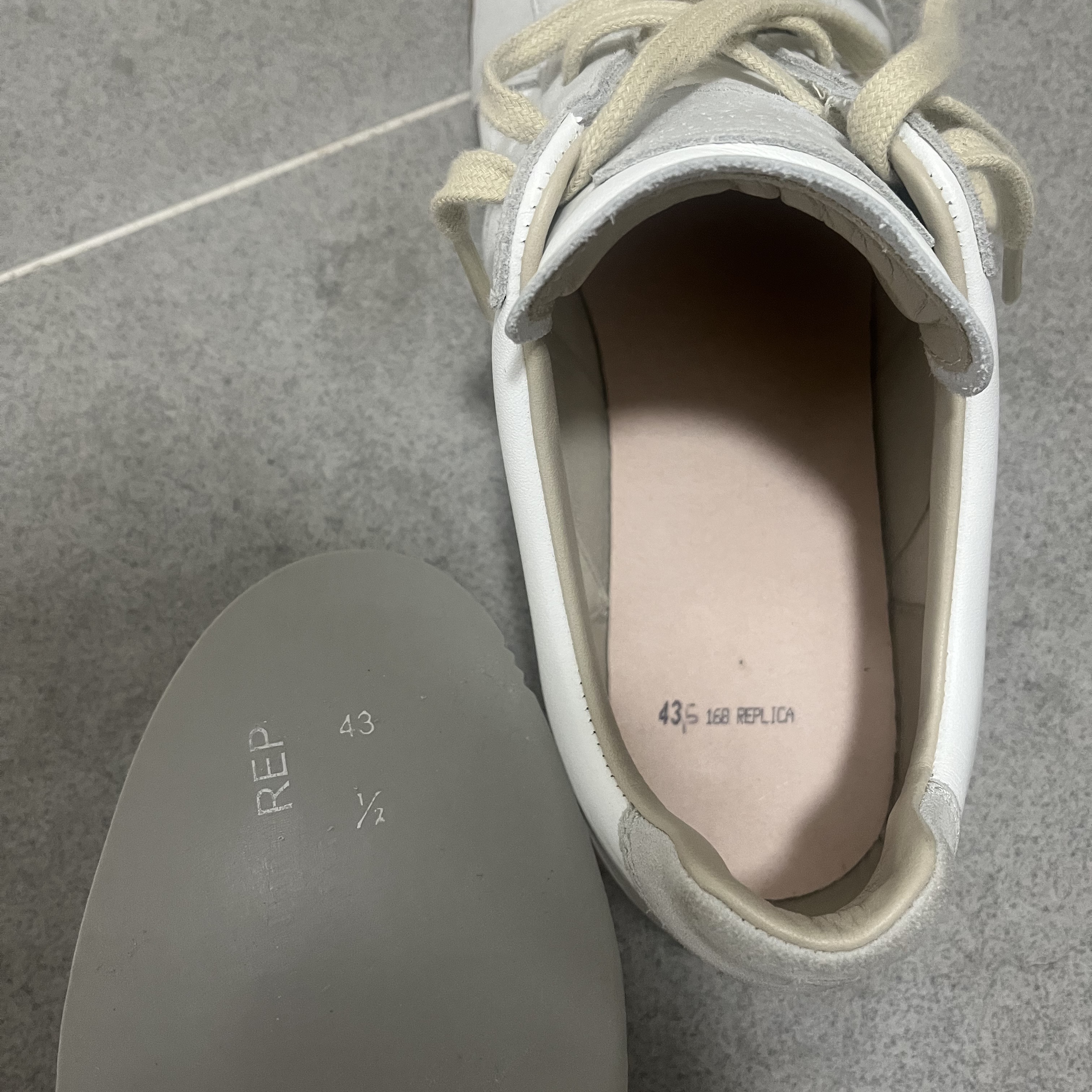 Maison Margiela Calfskin Replica Sneakers 착용 스타일 - 3