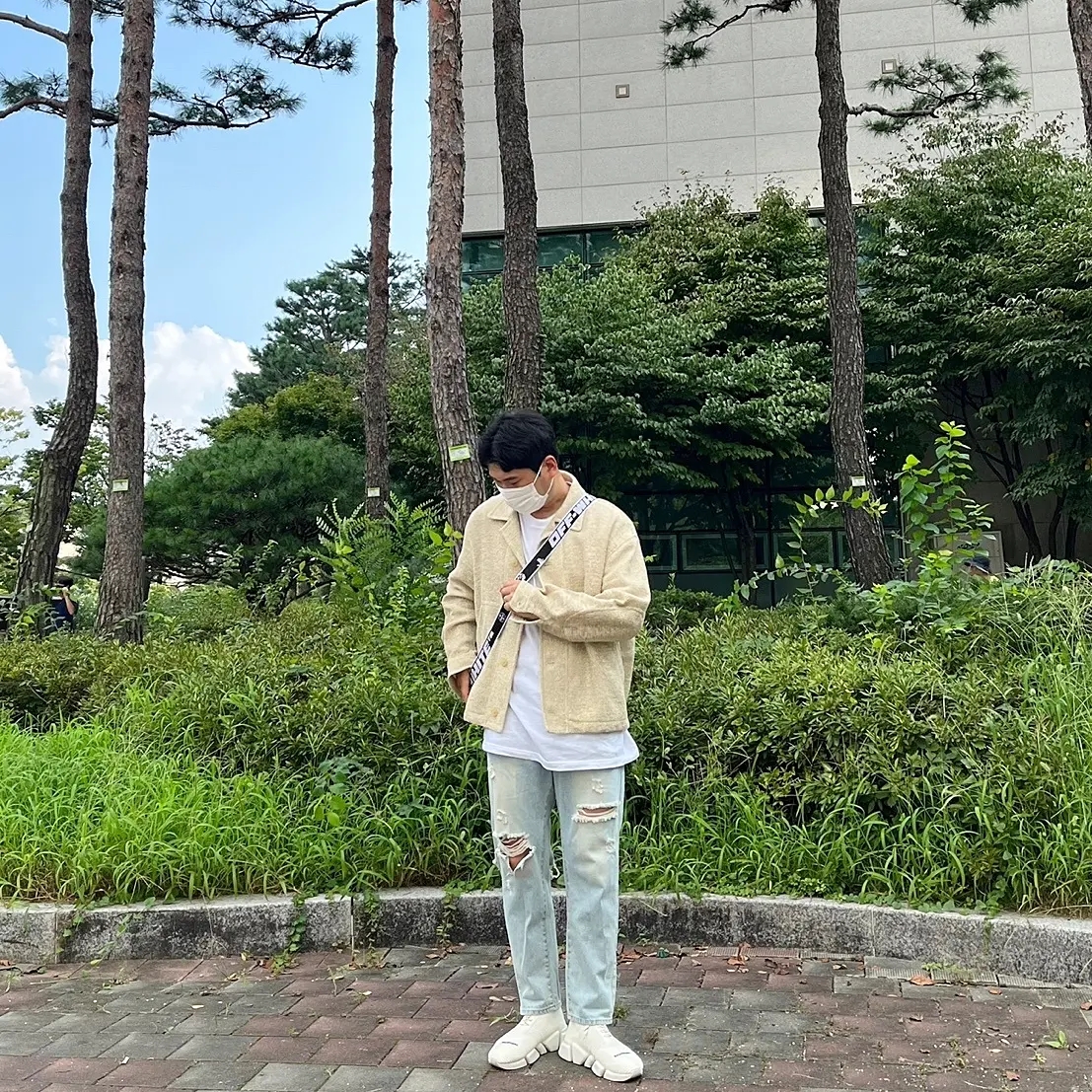 Off-White x Amore Pacific Protection Box (Without Cosmetics) 착용 스타일 - 3