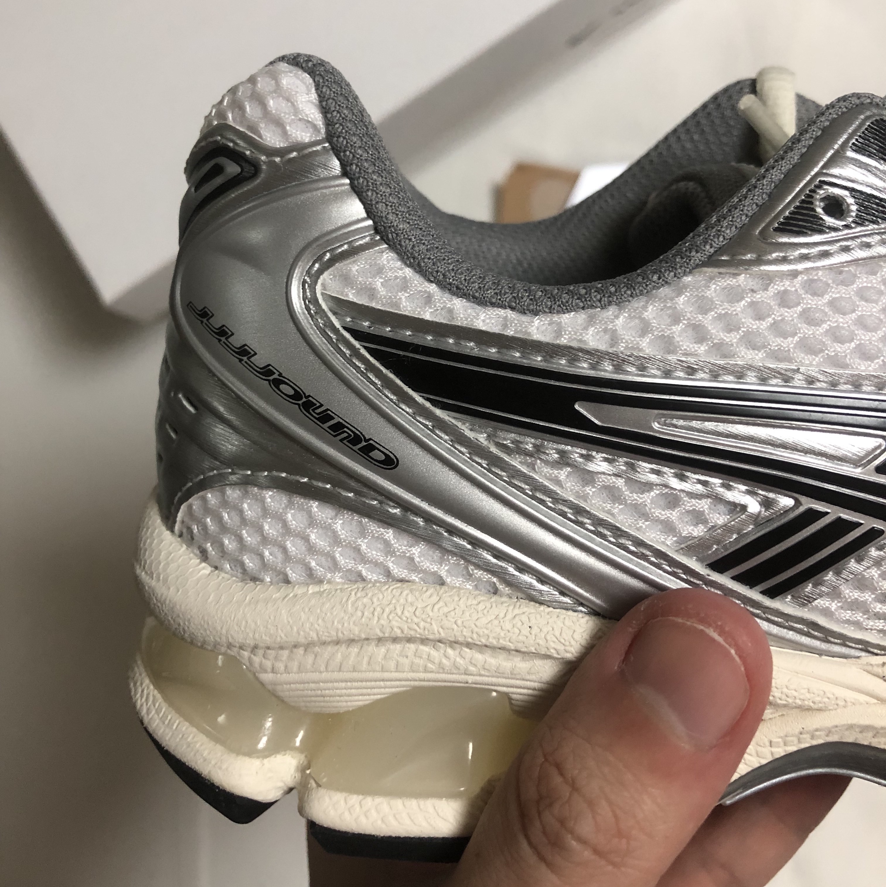 Asics x JJJJound Gel-Kayano 14 Silver Black 착용 스타일 - 3