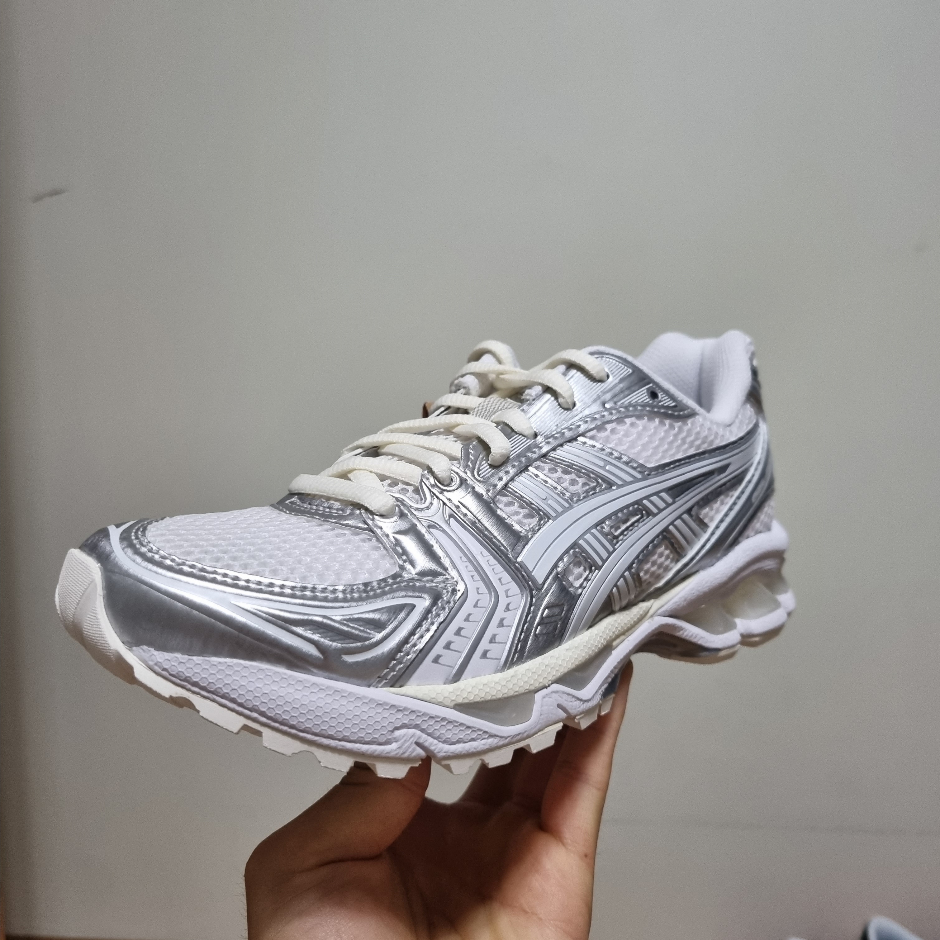 Asics x JJJJound Gel-Kayano 14 Silver White 착용 스타일