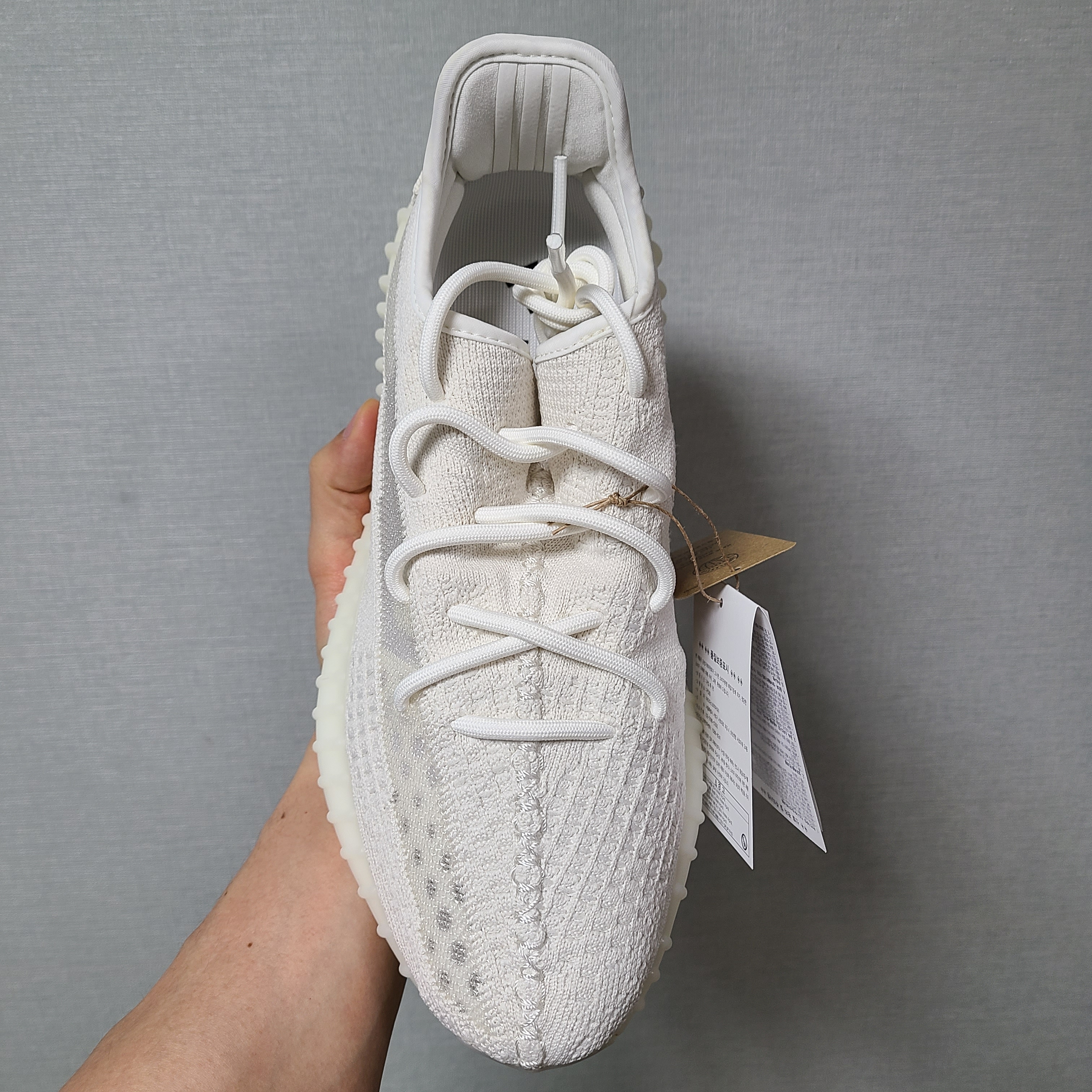 Adidas Yeezy Boost 350 V2 Bone 착용 스타일 - 5