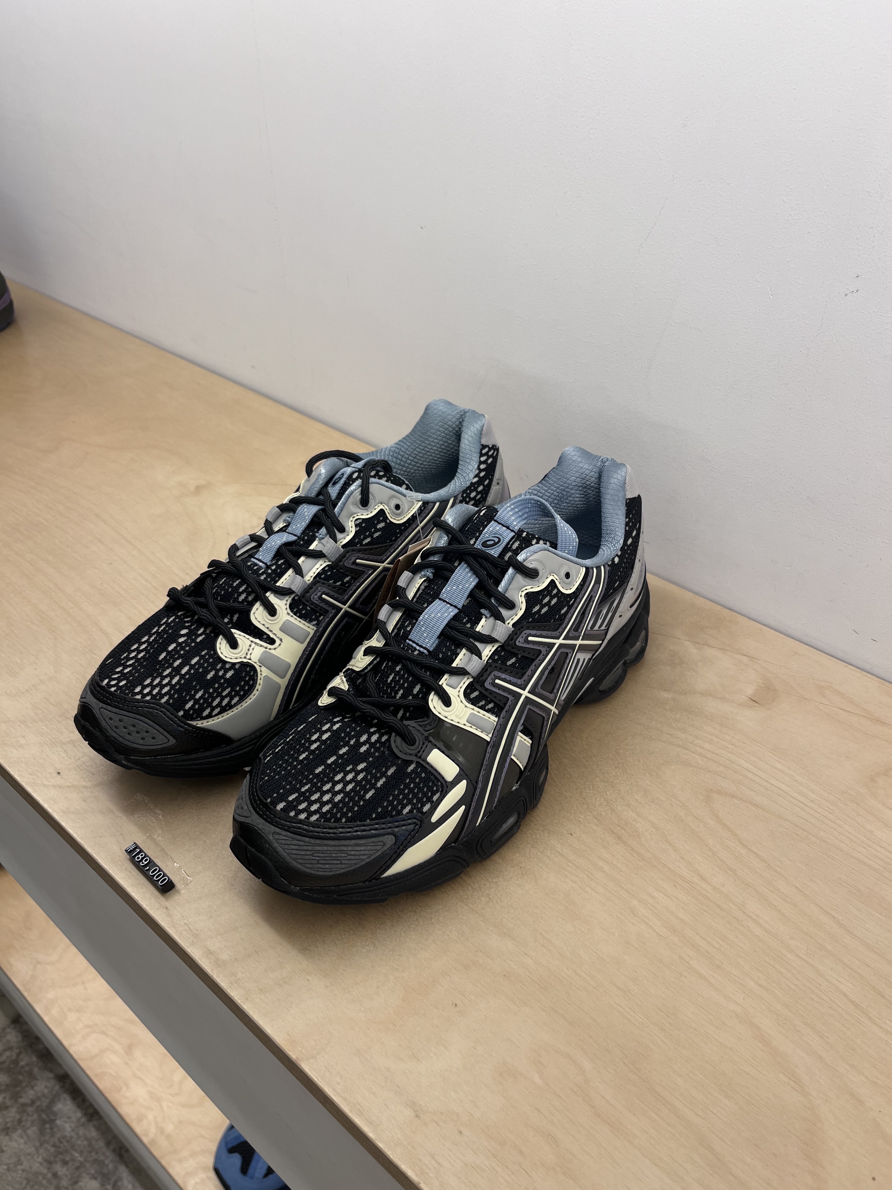 Asics UB5-S Gel-Nimbus 9 Black Gunmetal 착용 스타일 - 2