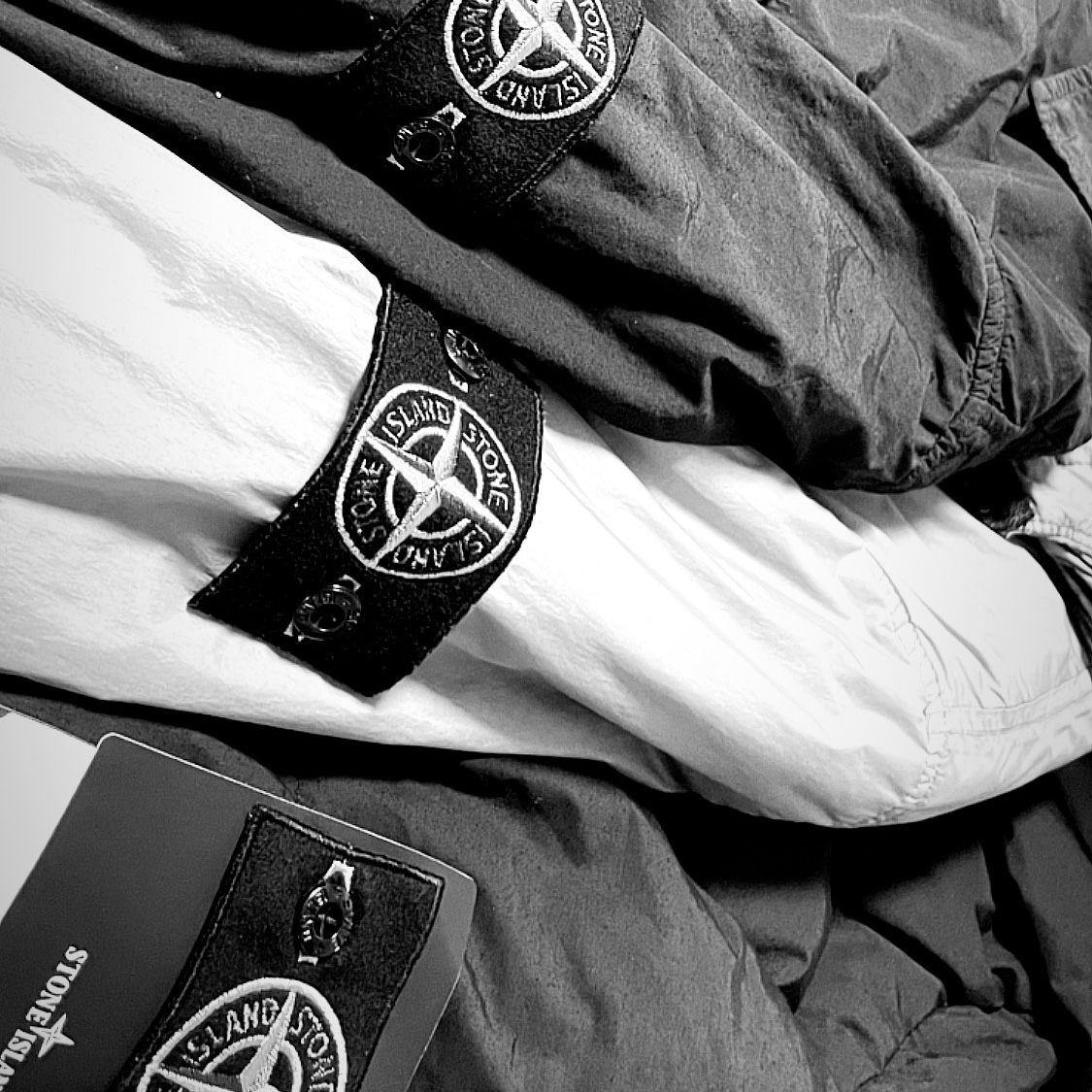 Stone Island 11803 Naslan Light Polartec Overshirt Black - 21FW, Stone Island 40423 Garment Dyed Crinkle Reps Nylon Primaloft TC Down Jacket Fango - 20FW 착용 스타일 - 1