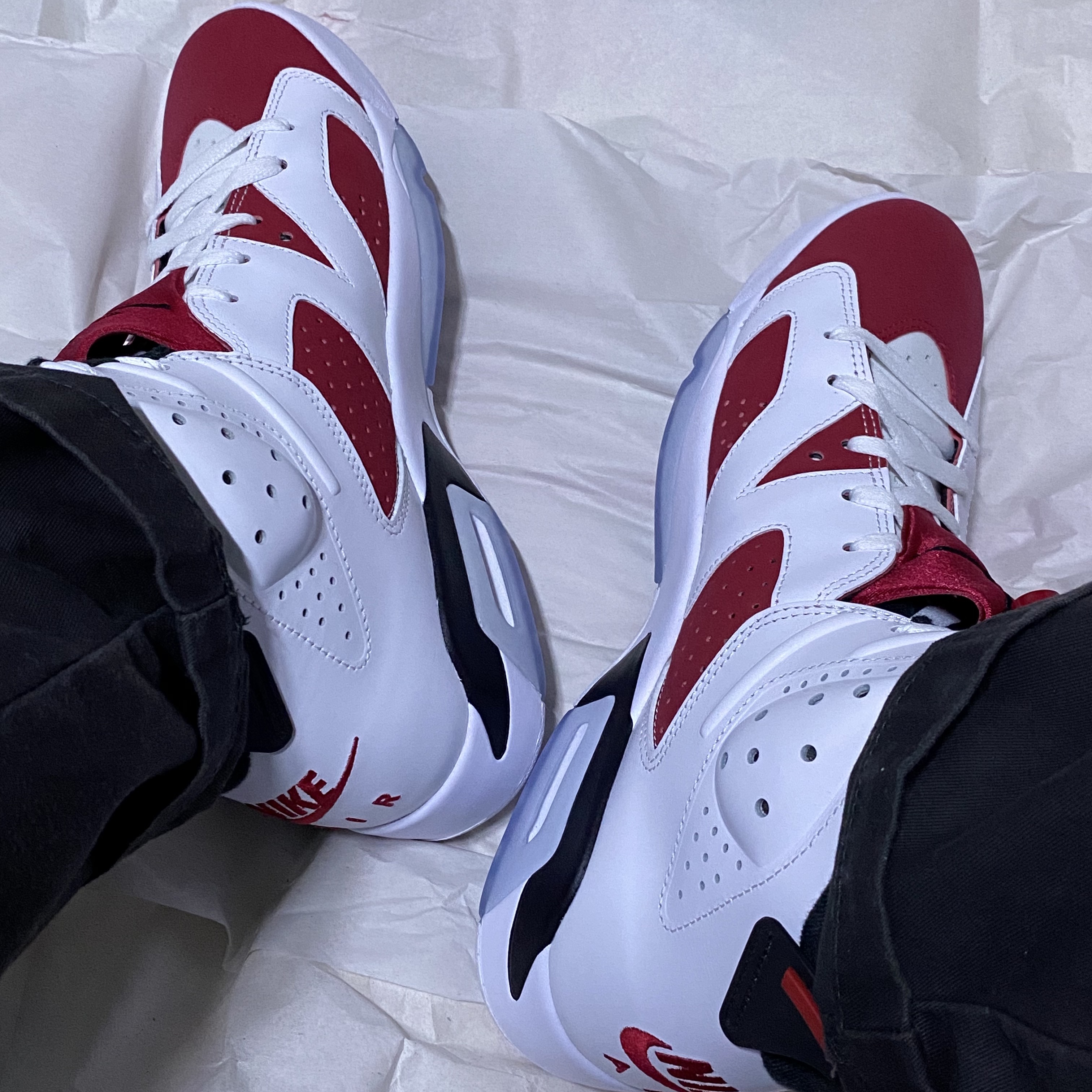 Jordan 6 Retro Carmine 2021 착용 스타일 - 3
