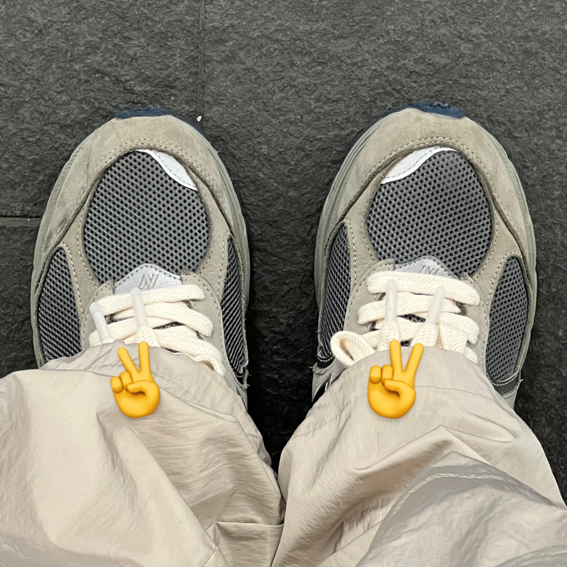 New Balance 2002R Grey 착용 스타일 - 1