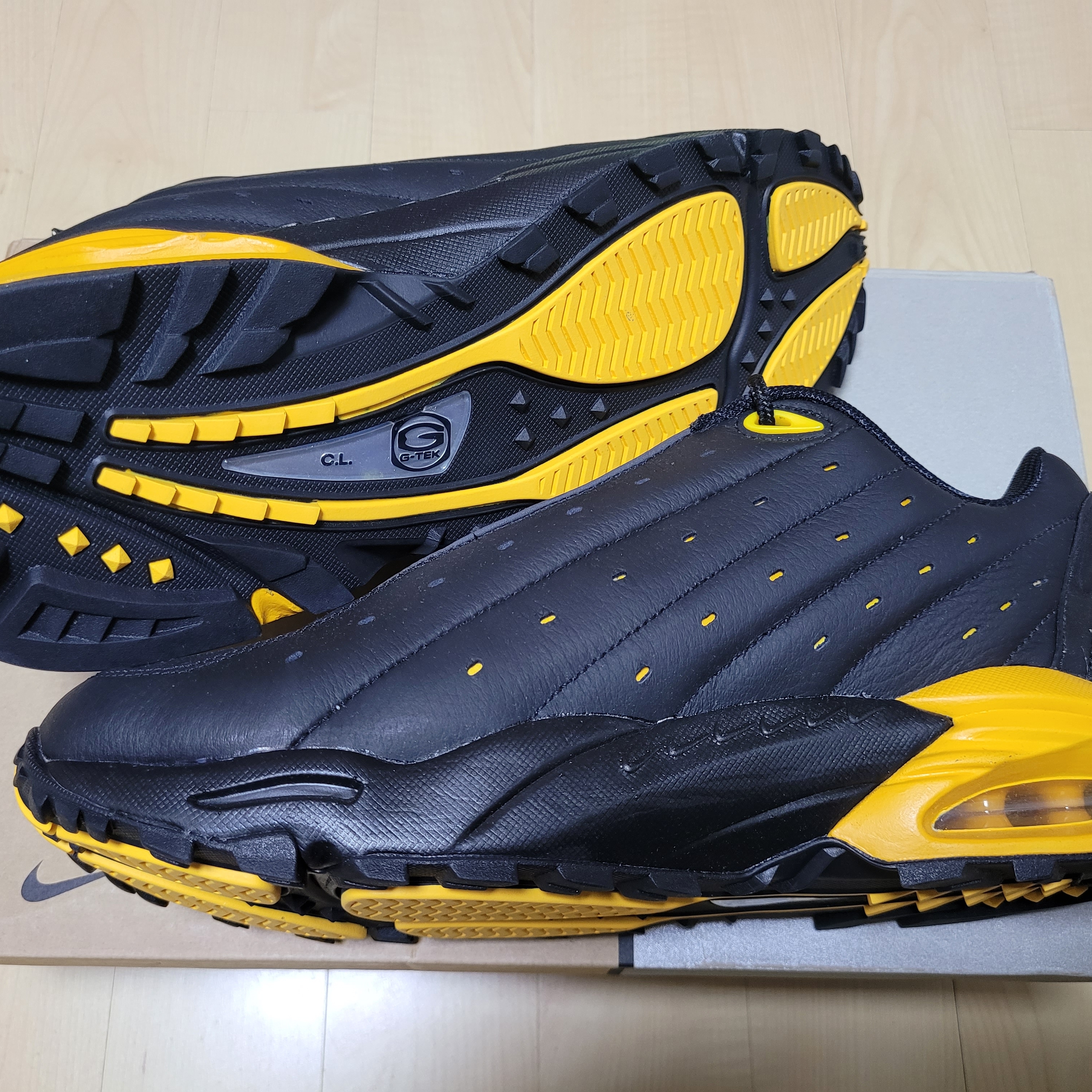 Nike x Drake Nocta Hot Step Air Terra Black and Yellow 착용 스타일