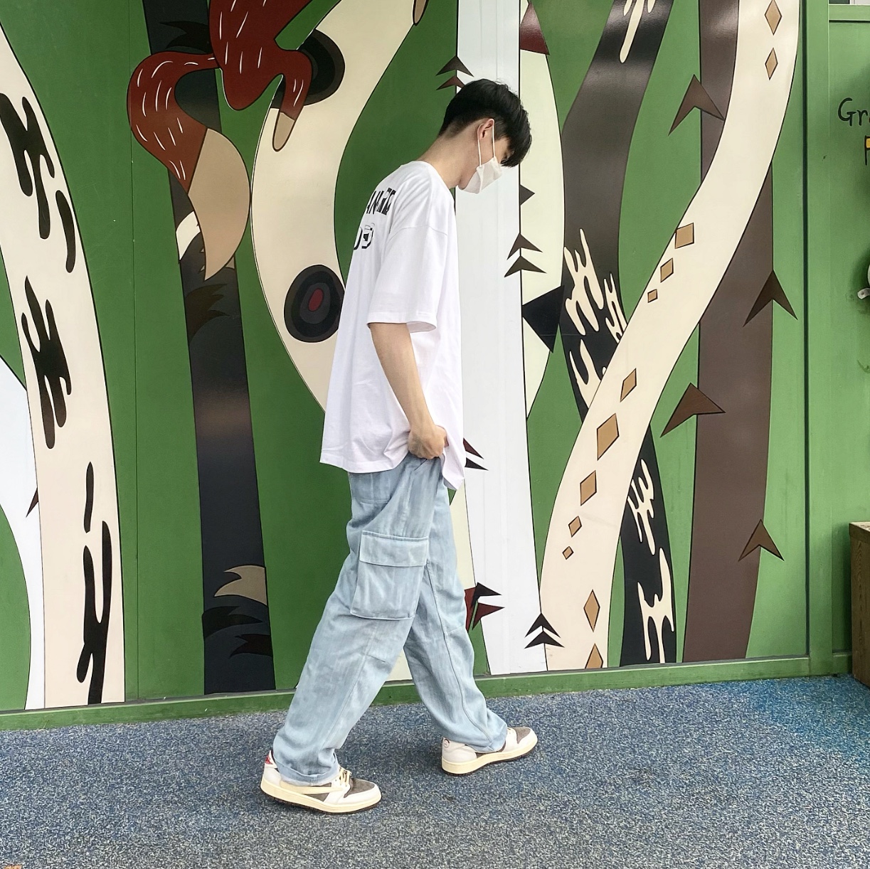 Jordan 1 x Travis Scott Retro Low OG SP Sail and Ridgerock 착용 스타일