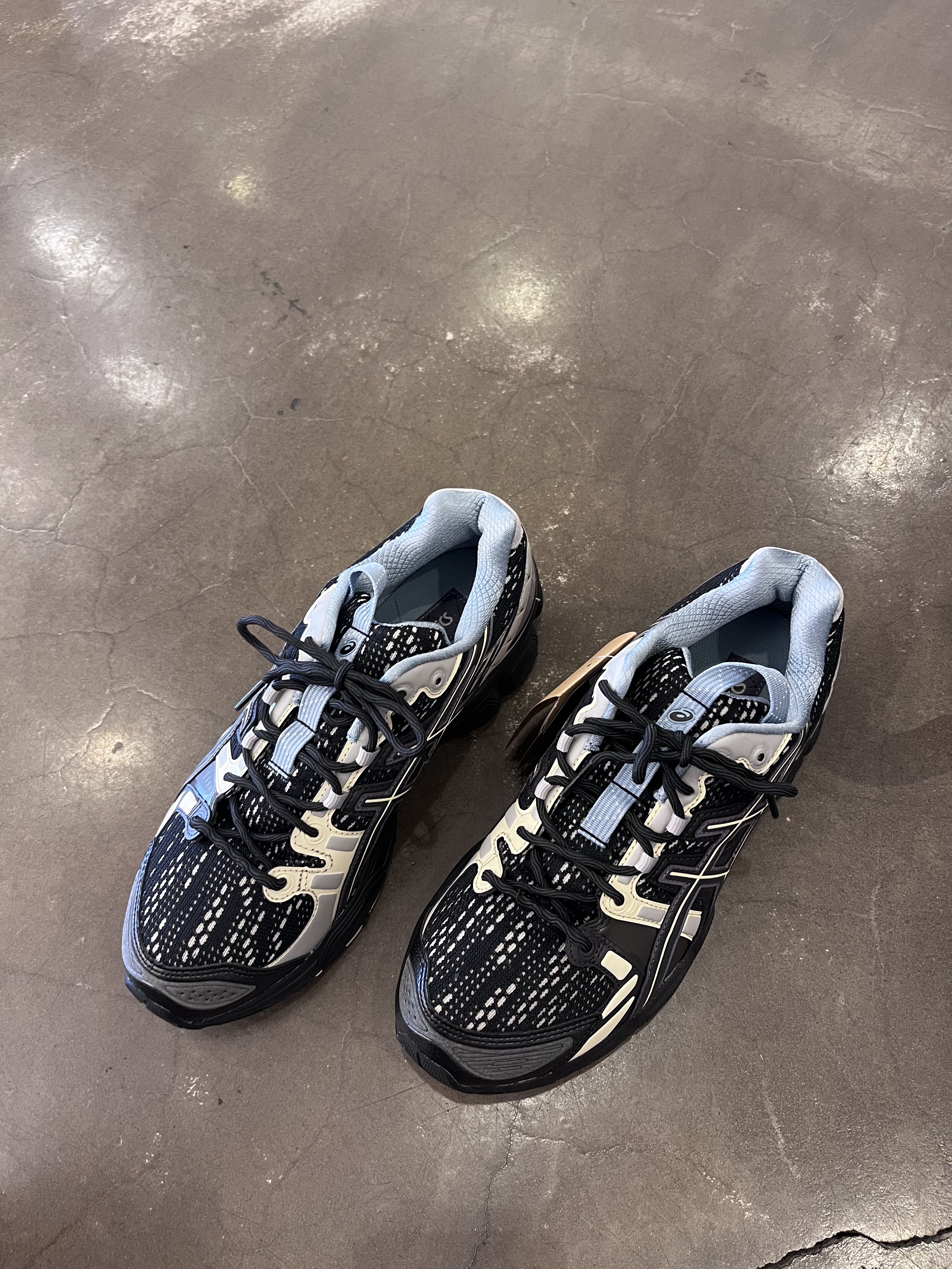 Asics UB5-S Gel-Nimbus 9 Black Gunmetal 착용 스타일 - 3