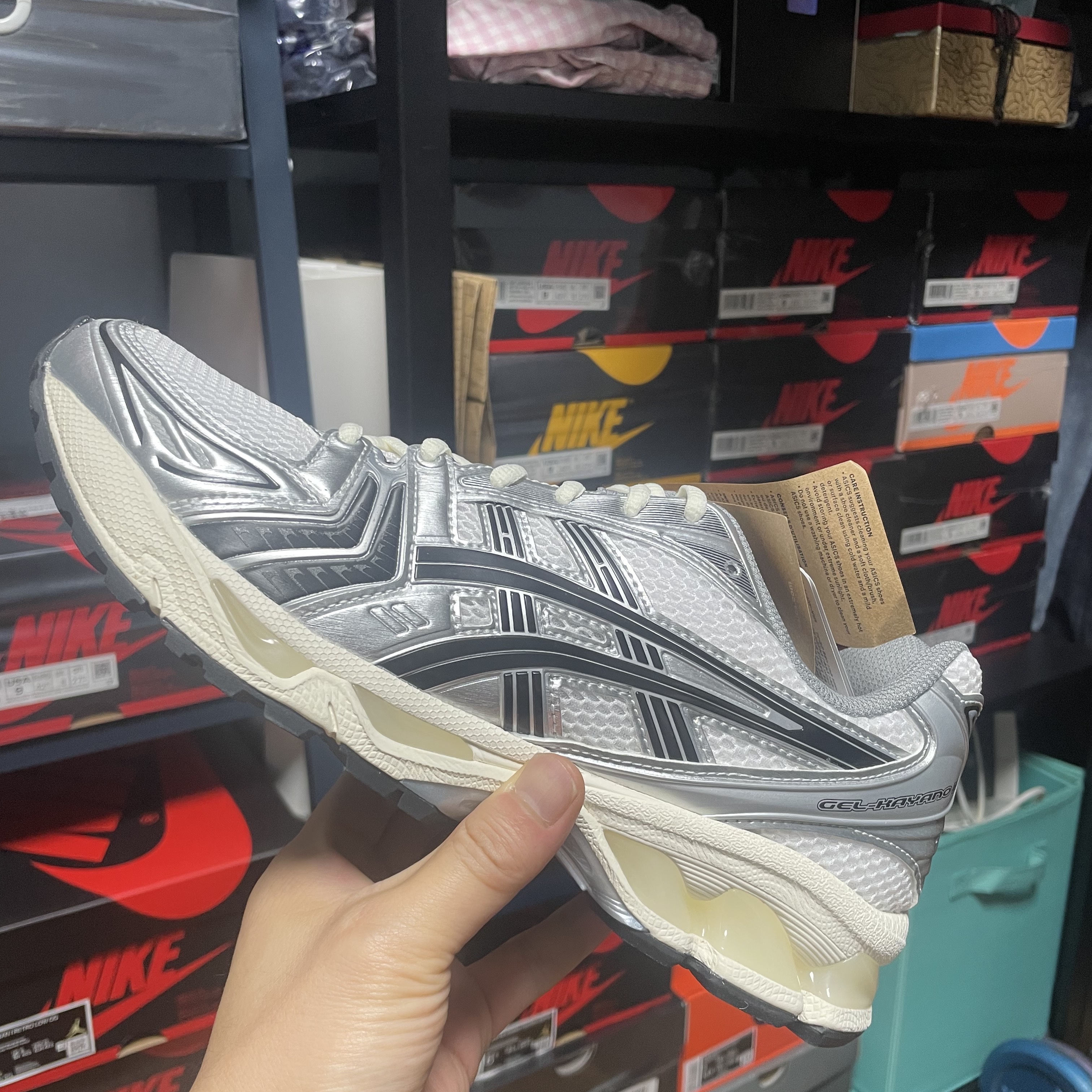 Asics x JJJJound Gel-Kayano 14 Silver Black 착용 스타일