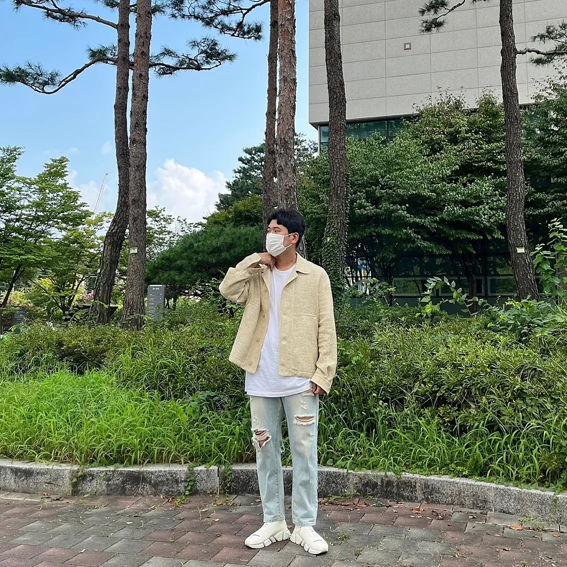 Off-White x Amore Pacific Protection Box (Without Cosmetics) 착용 스타일 - 2