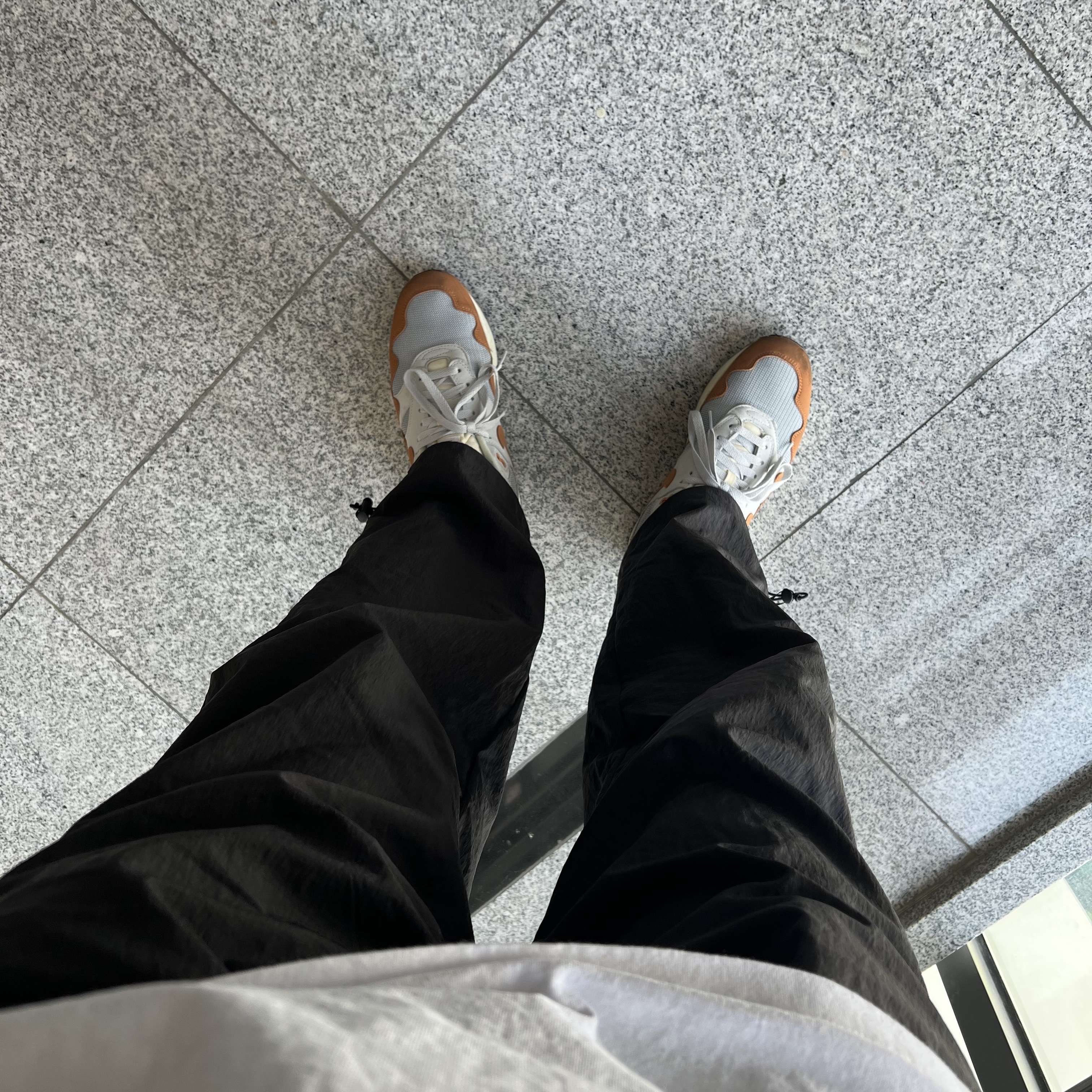 Nike x Patta Air Max 1 Monarch 착용 스타일