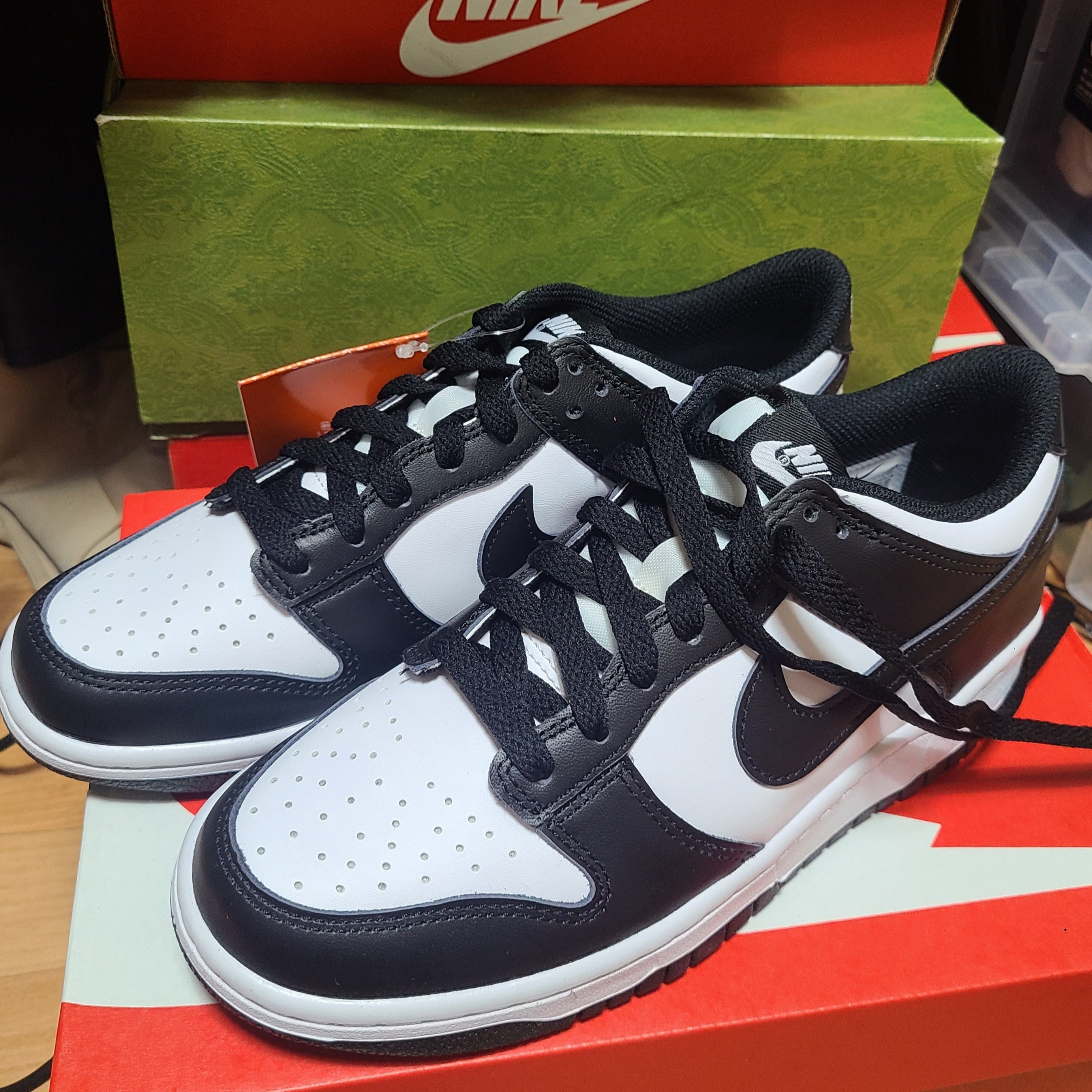 (GS) Nike Dunk Low Black 착용 스타일