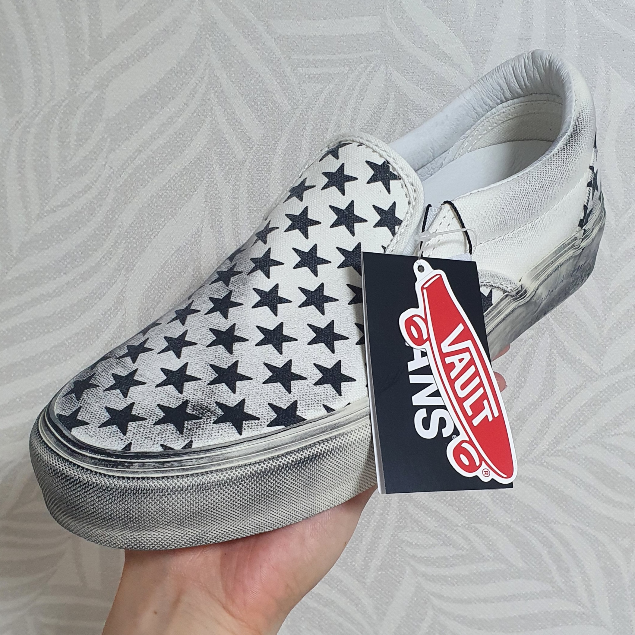 Vans Vault x Bianca Chandon Classic Slip-On LX Stressed Black White 착용 스타일 - 3