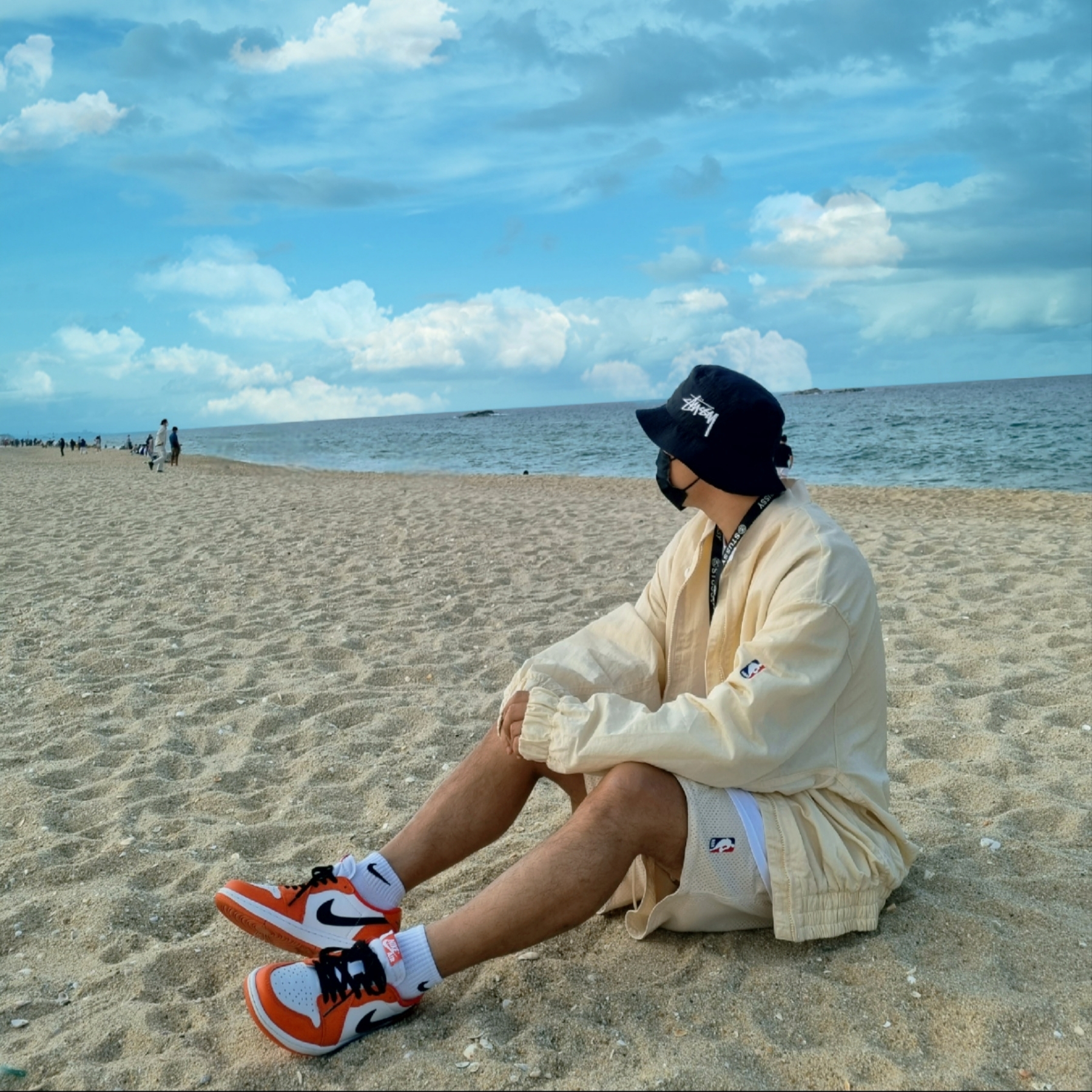 Jordan 1 Low OG Starfish, Nike x Stussy Bucket Hat Black 착용 스타일
