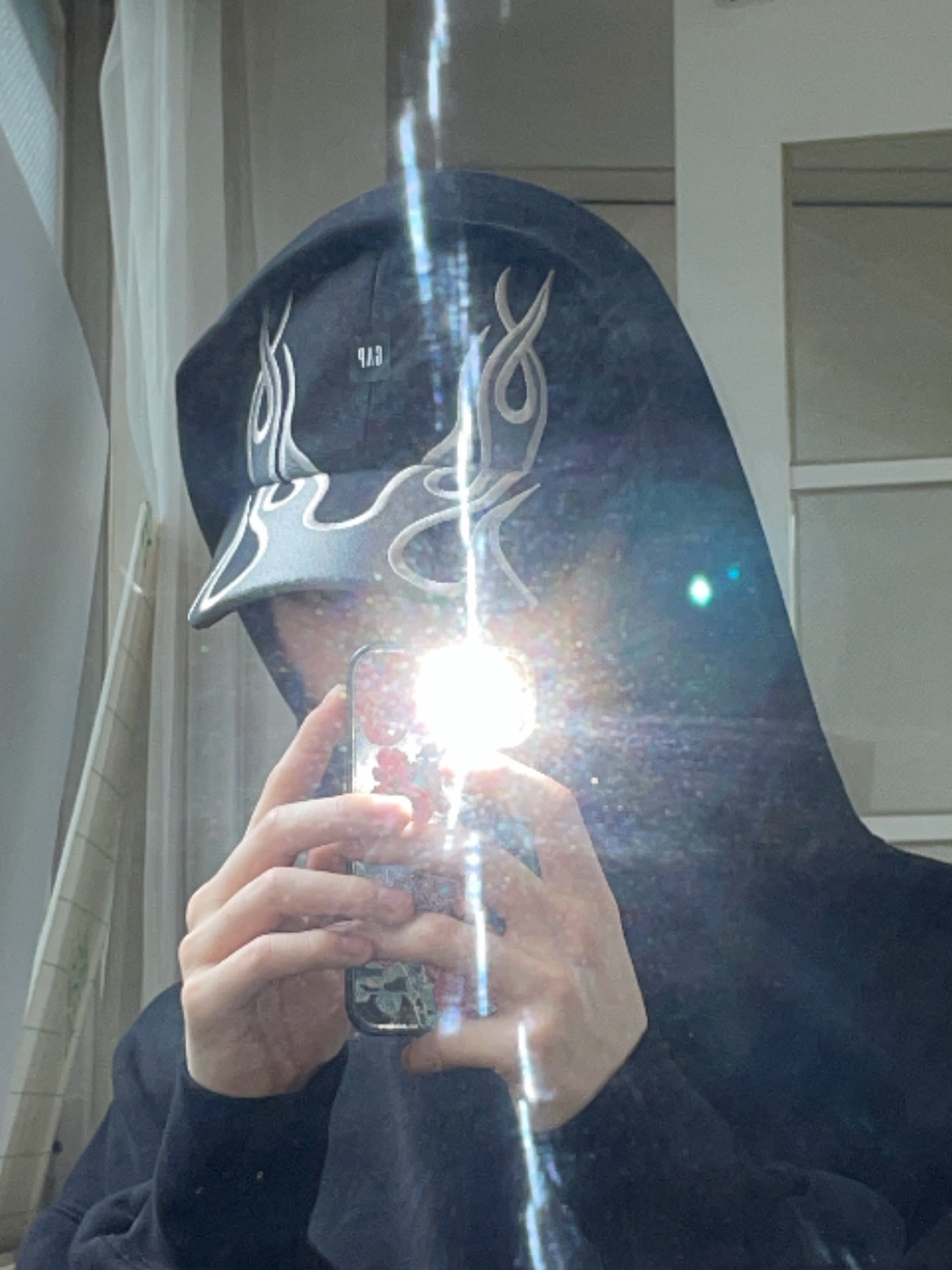 Yeezy Gap Hoodie Black, Yeezy Gap Engineered By Balenciaga Flame Cap Black 착용 스타일