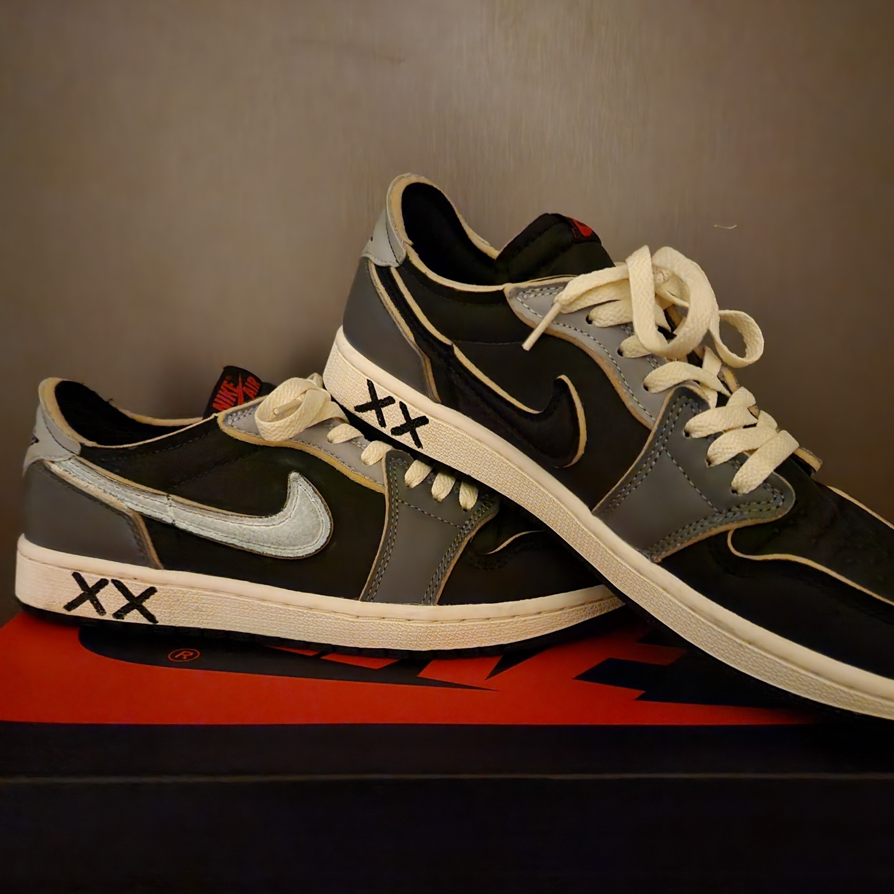 Jordan 1 Retro Low OG EX Black and Smoke Grey 착용 스타일