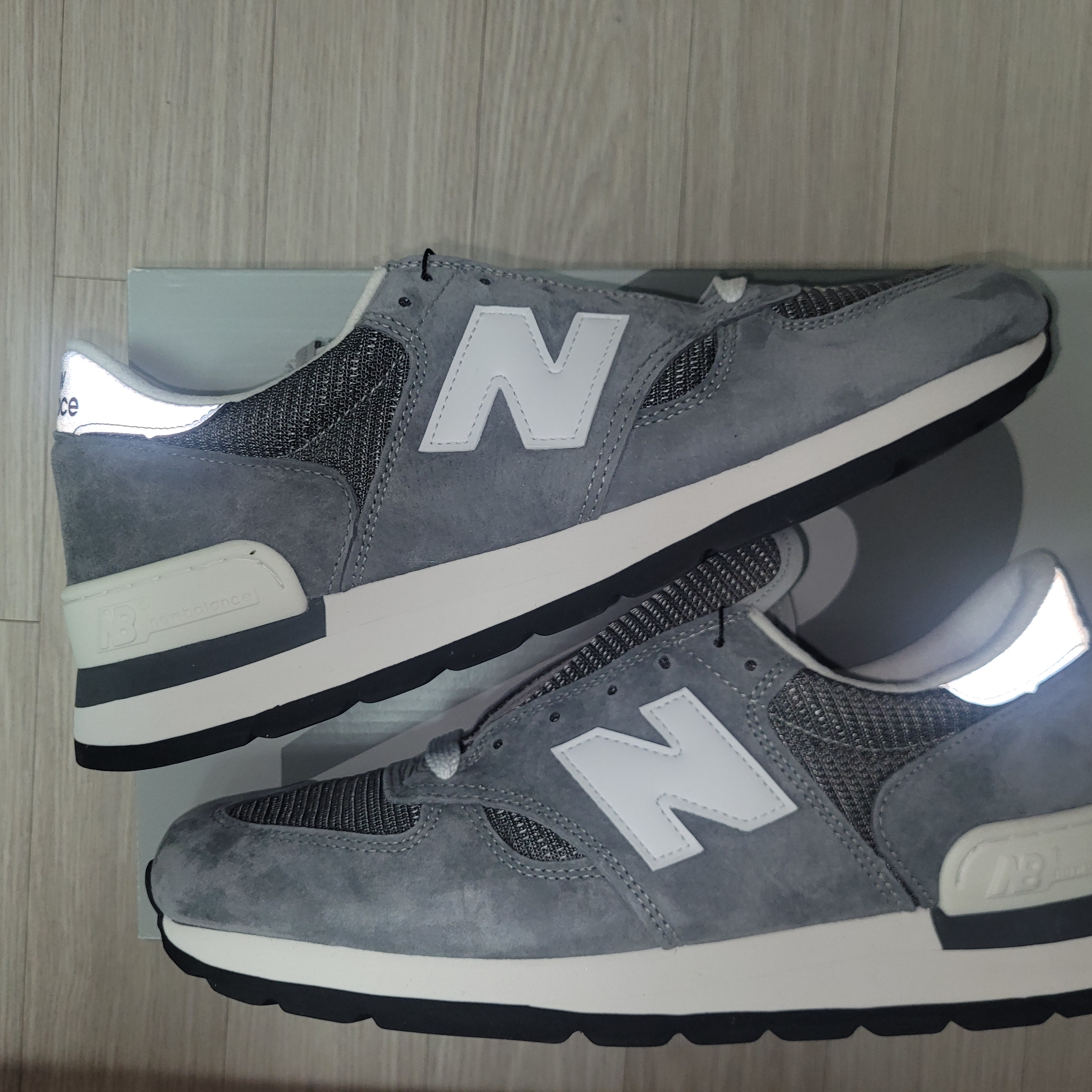 New Balance 990v1 Made in USA Grey White 착용 스타일