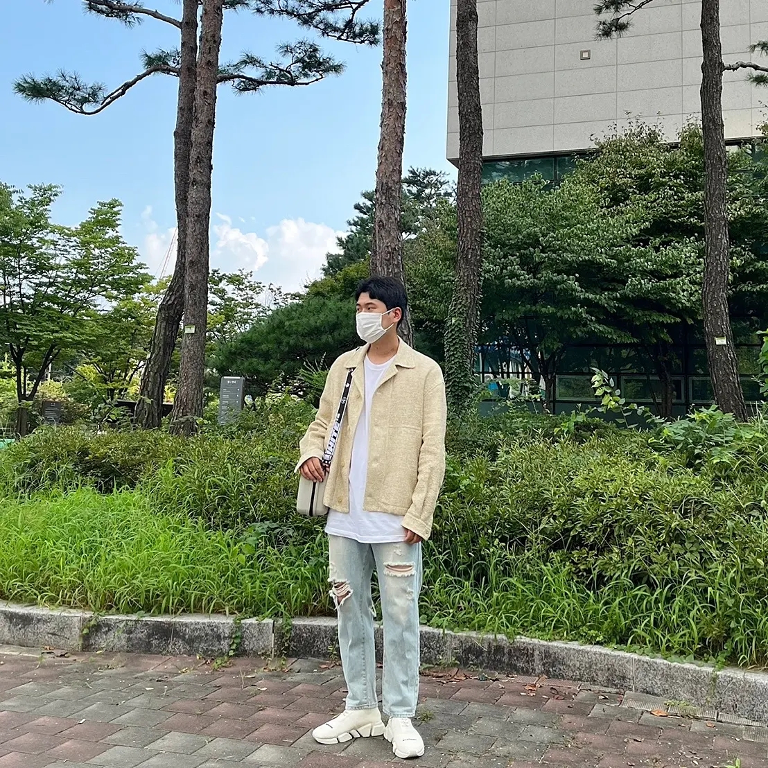 Off-White x Amore Pacific Protection Box (Without Cosmetics) 착용 스타일 - 1