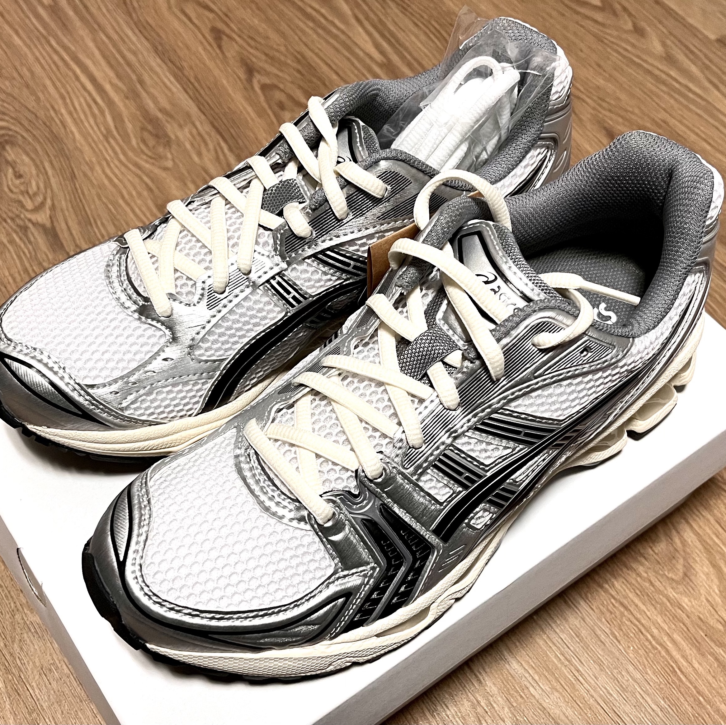 Asics x JJJJound Gel-Kayano 14 Silver Black 착용 스타일