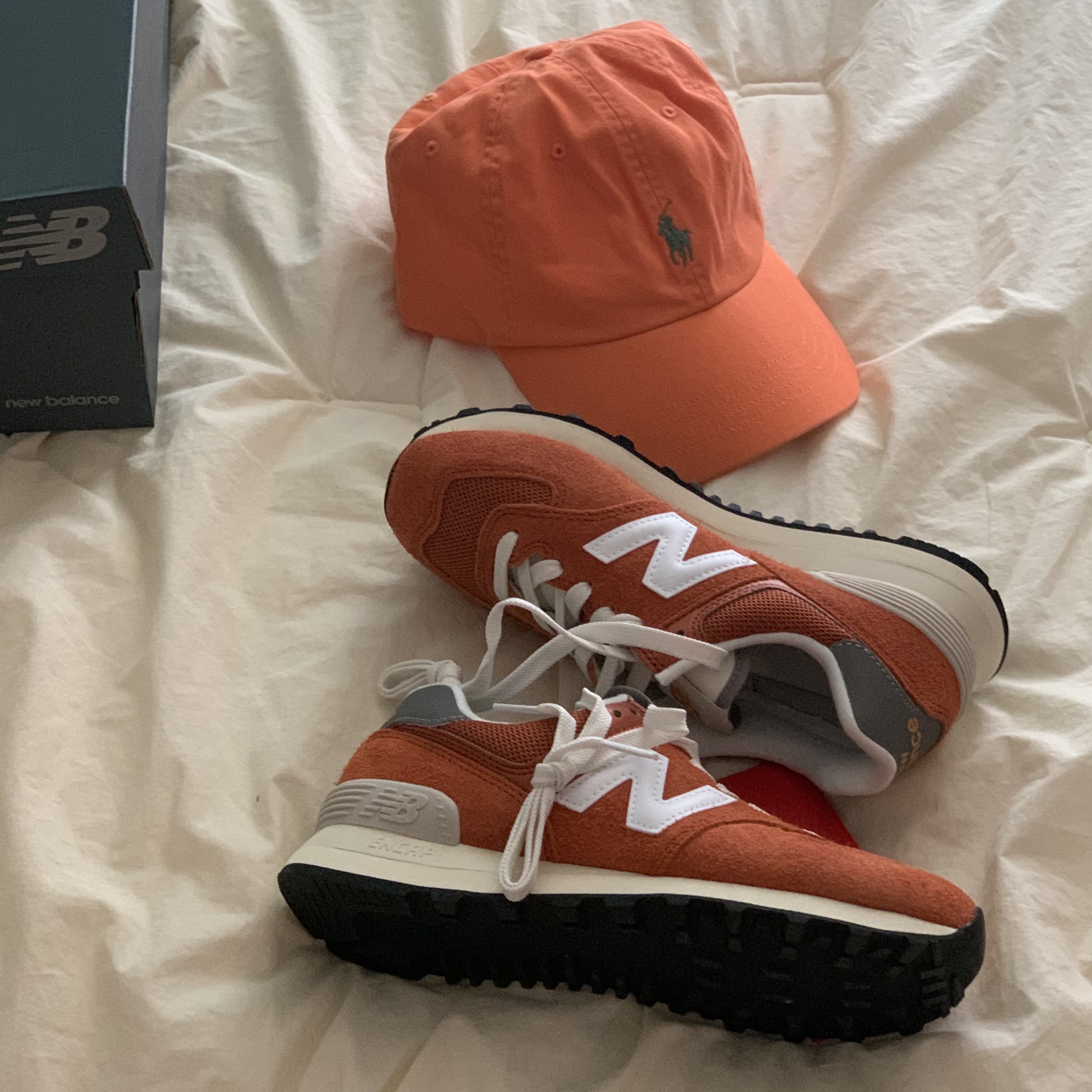 New Balance 574 Heritage Orange Burst White 착용 스타일