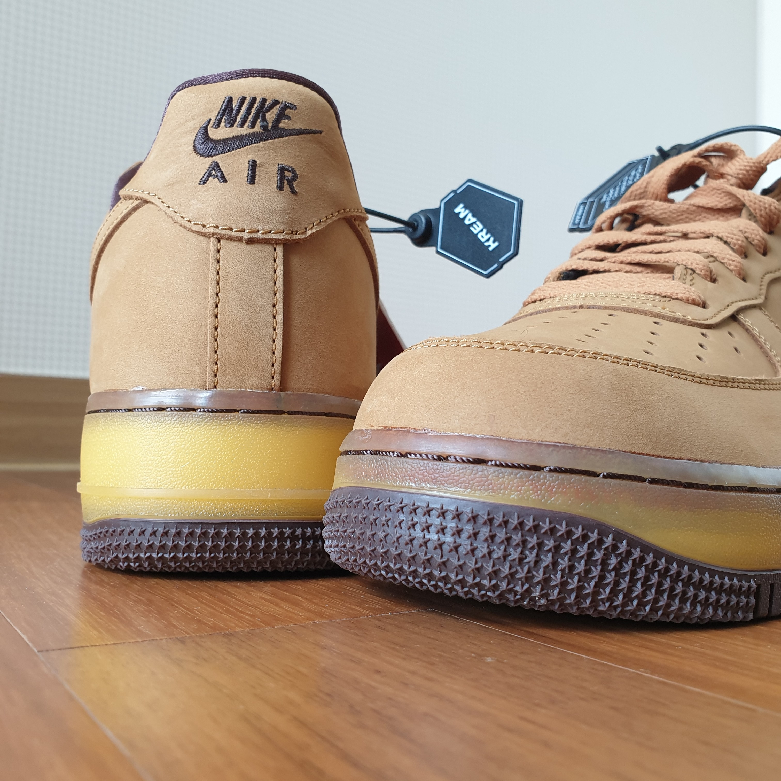 Nike Air Force 1 Low Retro SP Wheat Mocha 착용 스타일 - 2
