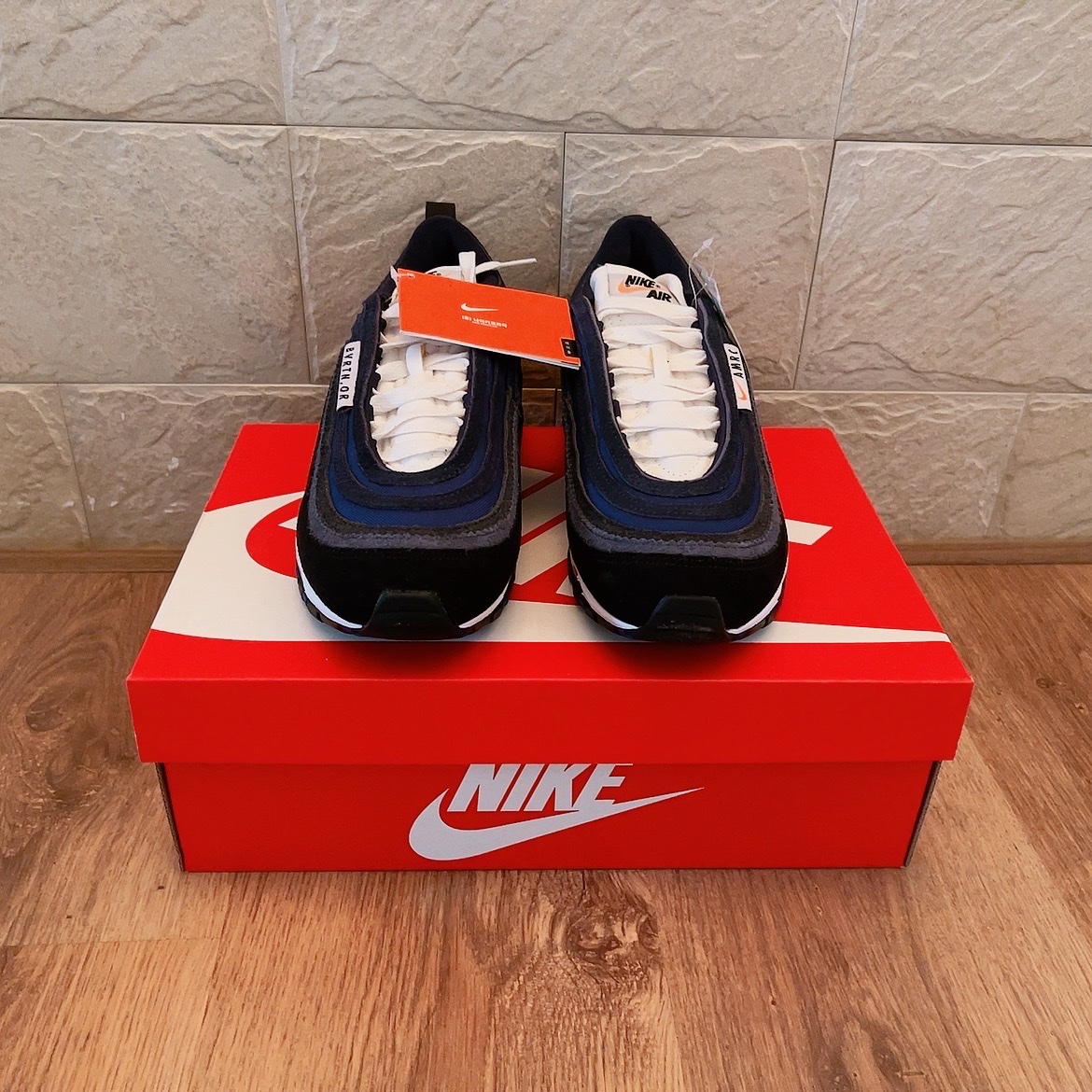 Nike Air Max 97 SE Air max Running Club Black Deep Royal Blue 착용 스타일 - 1
