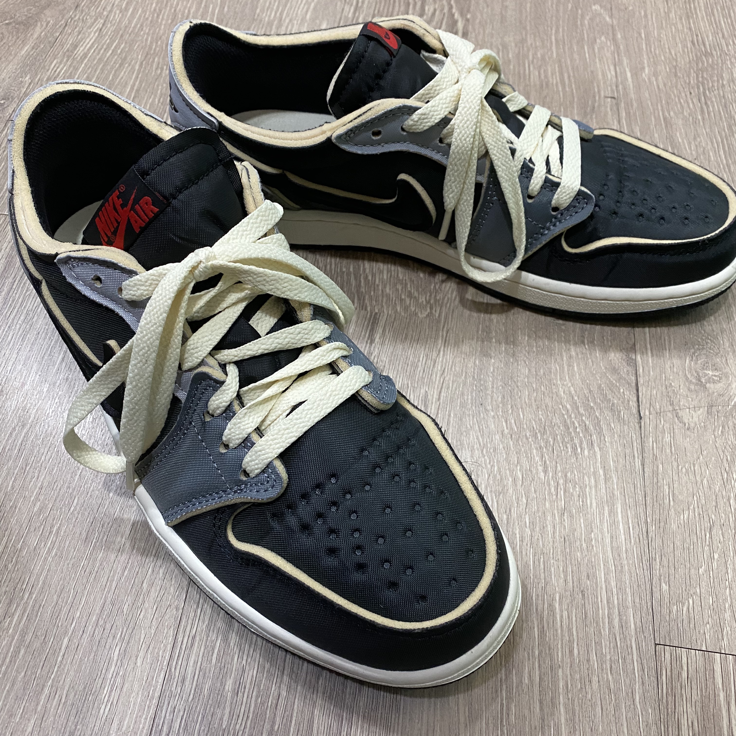 Jordan 1 Retro Low OG EX Black and Smoke Grey 착용 스타일