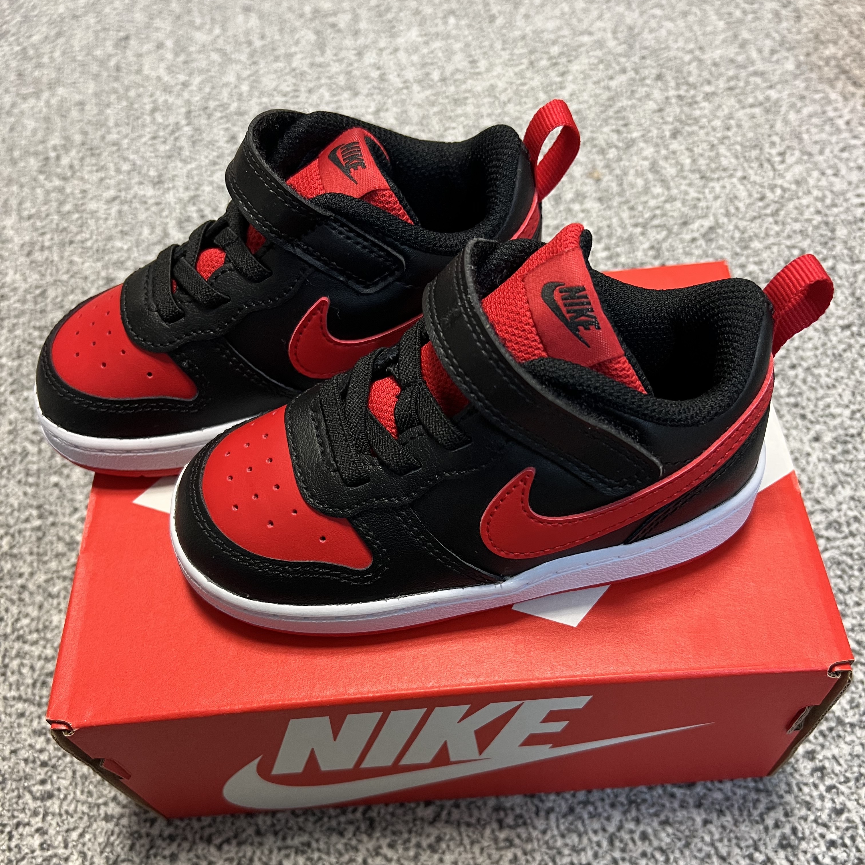 (TD) Nike Court Borough Low 2 Black University Red 착용 스타일