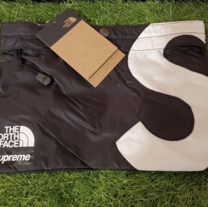 Supreme x The North Face S Logo Shoulder Bag Black - 20FW 착용 스타일