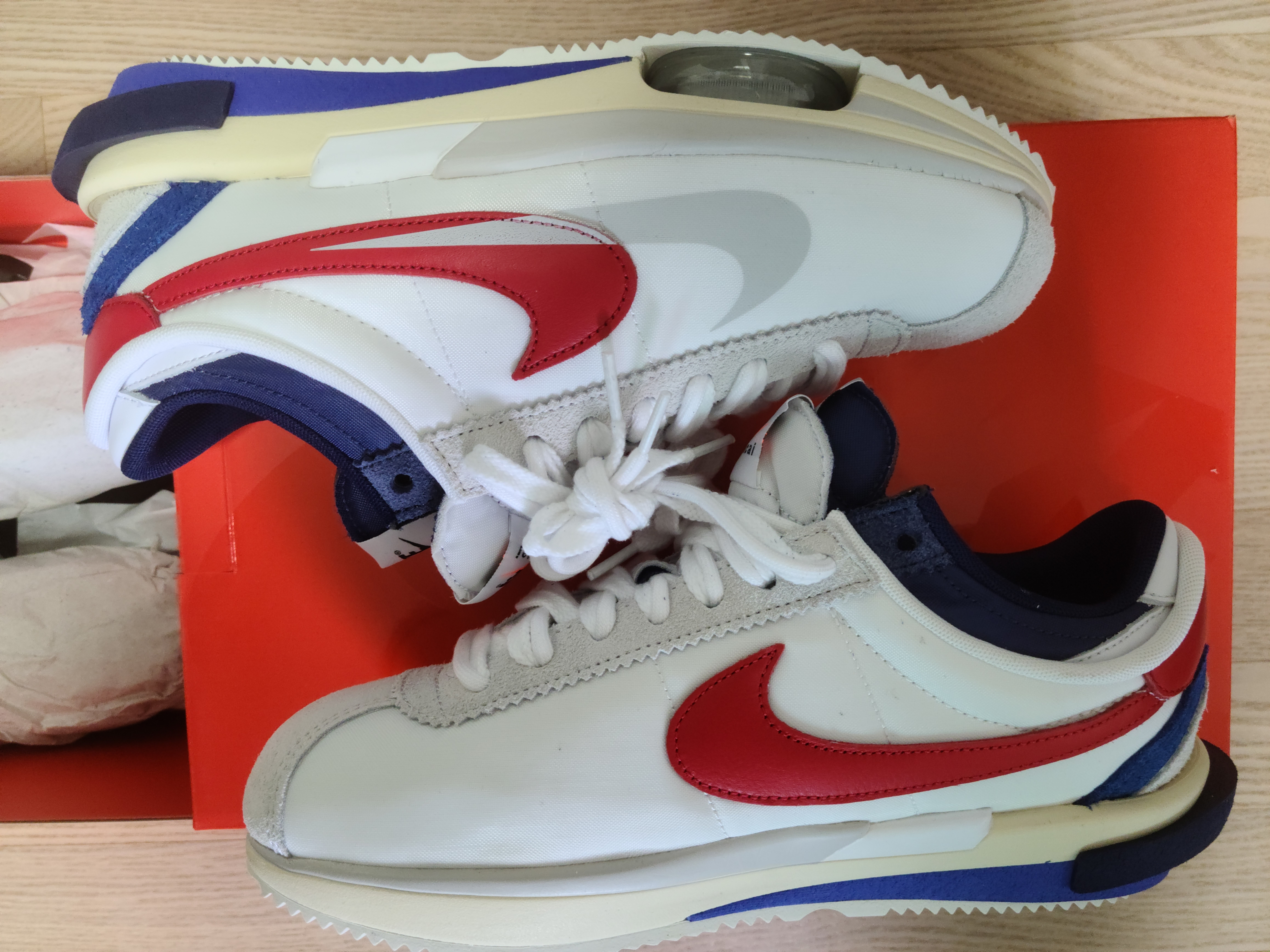 Nike x Sacai Zoom Cortez SP White and University Red 착용 스타일