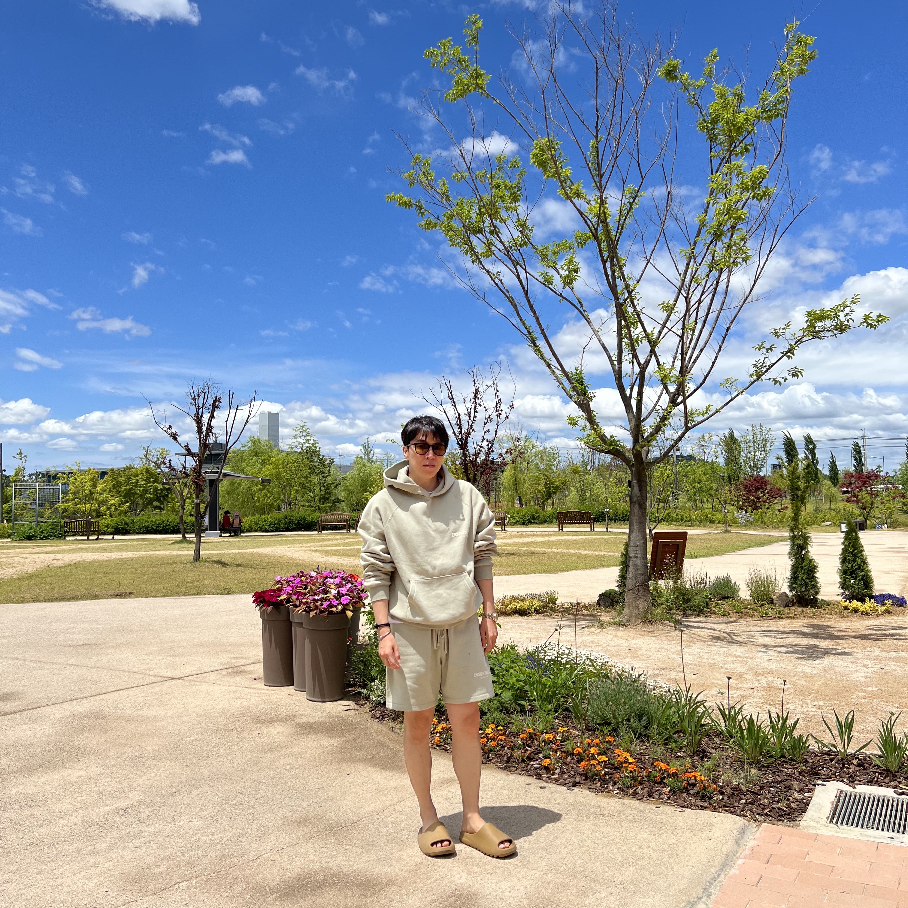 Essentials Hoodie Seafoam - 22SS, Essentials Shorts Seafoam - 22SS 착용 스타일 - 1