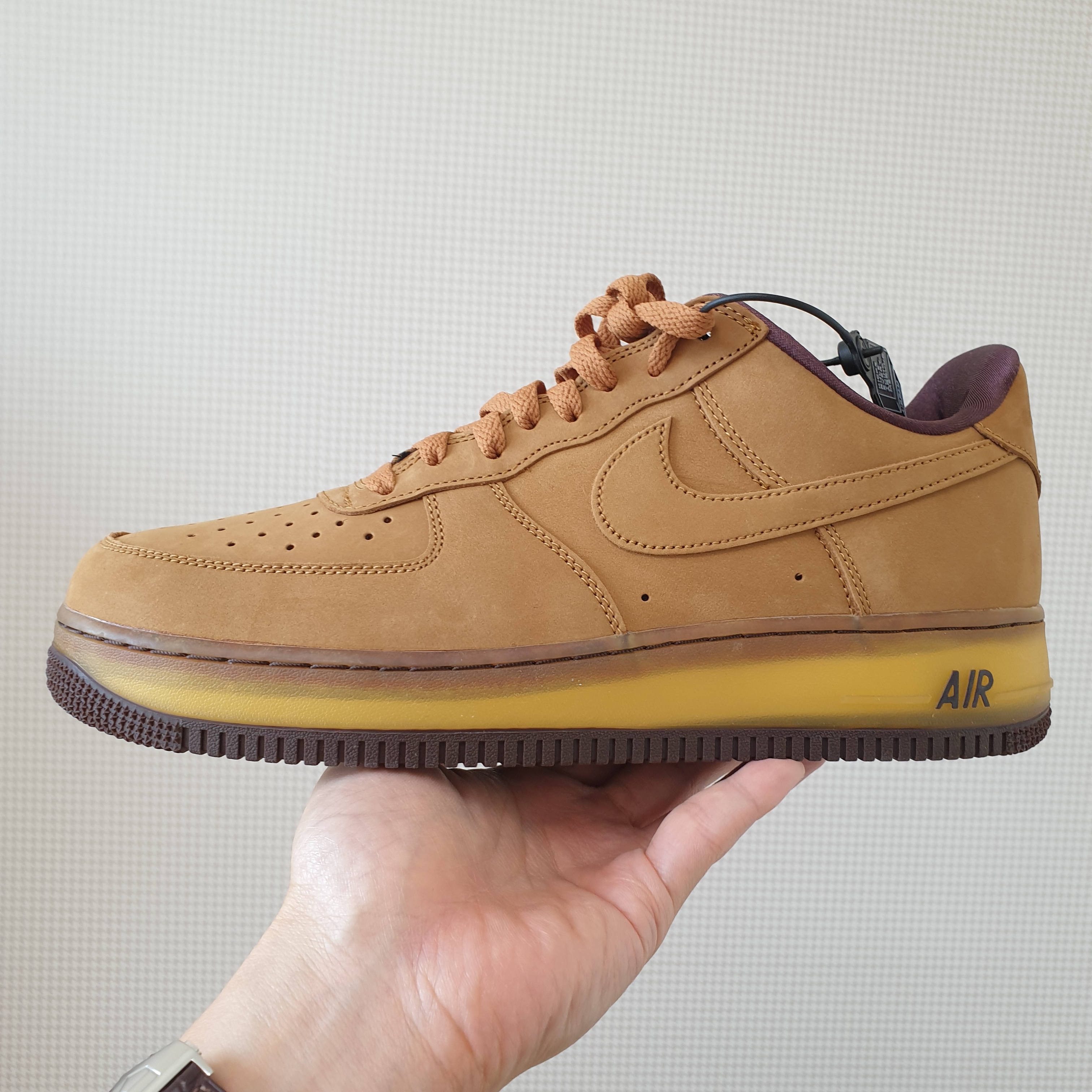 Nike Air Force 1 Low Retro SP Wheat Mocha 착용 스타일 - 1