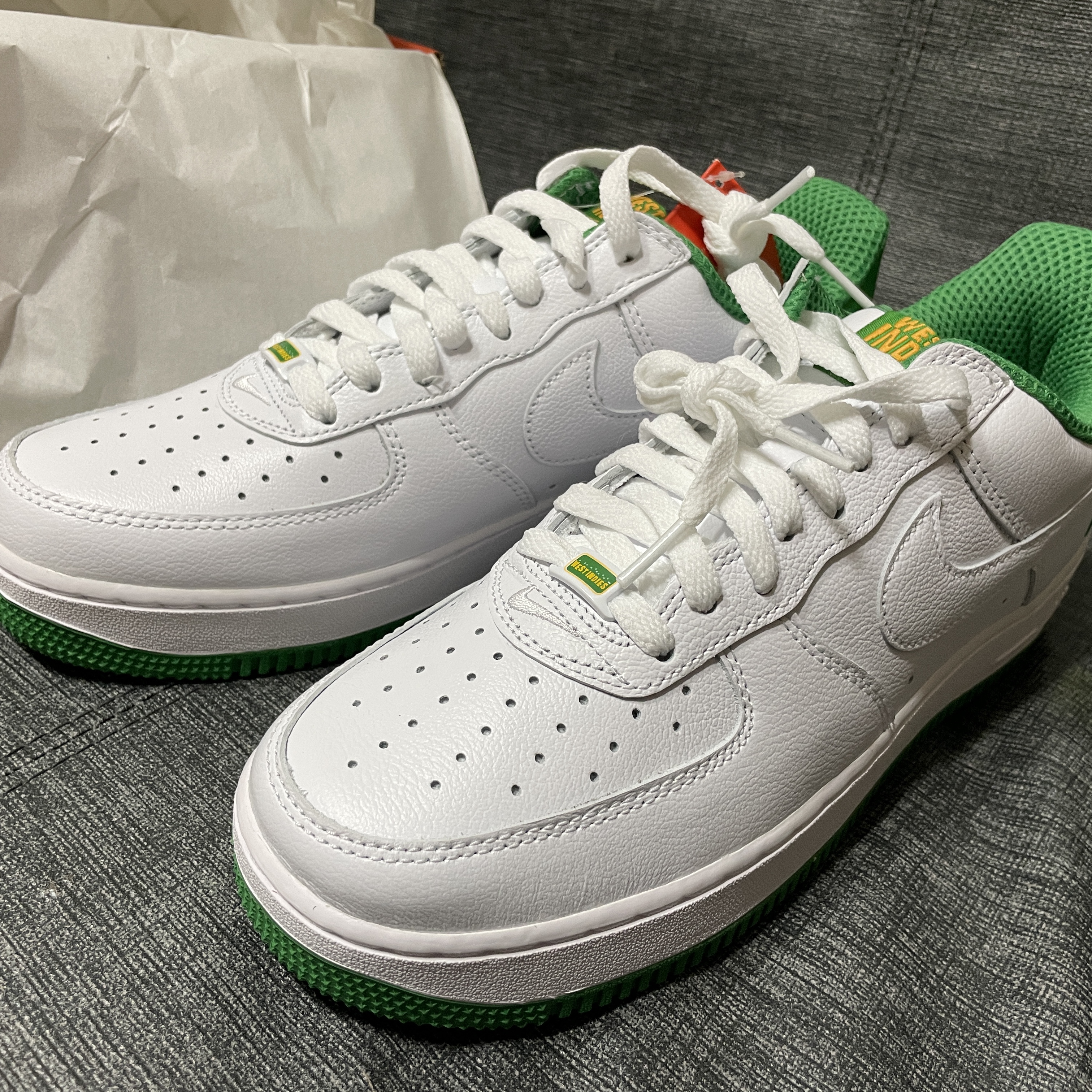 Nike Air Force 1 Low Retro QS West Indies Classic Green 착용 스타일 - 4