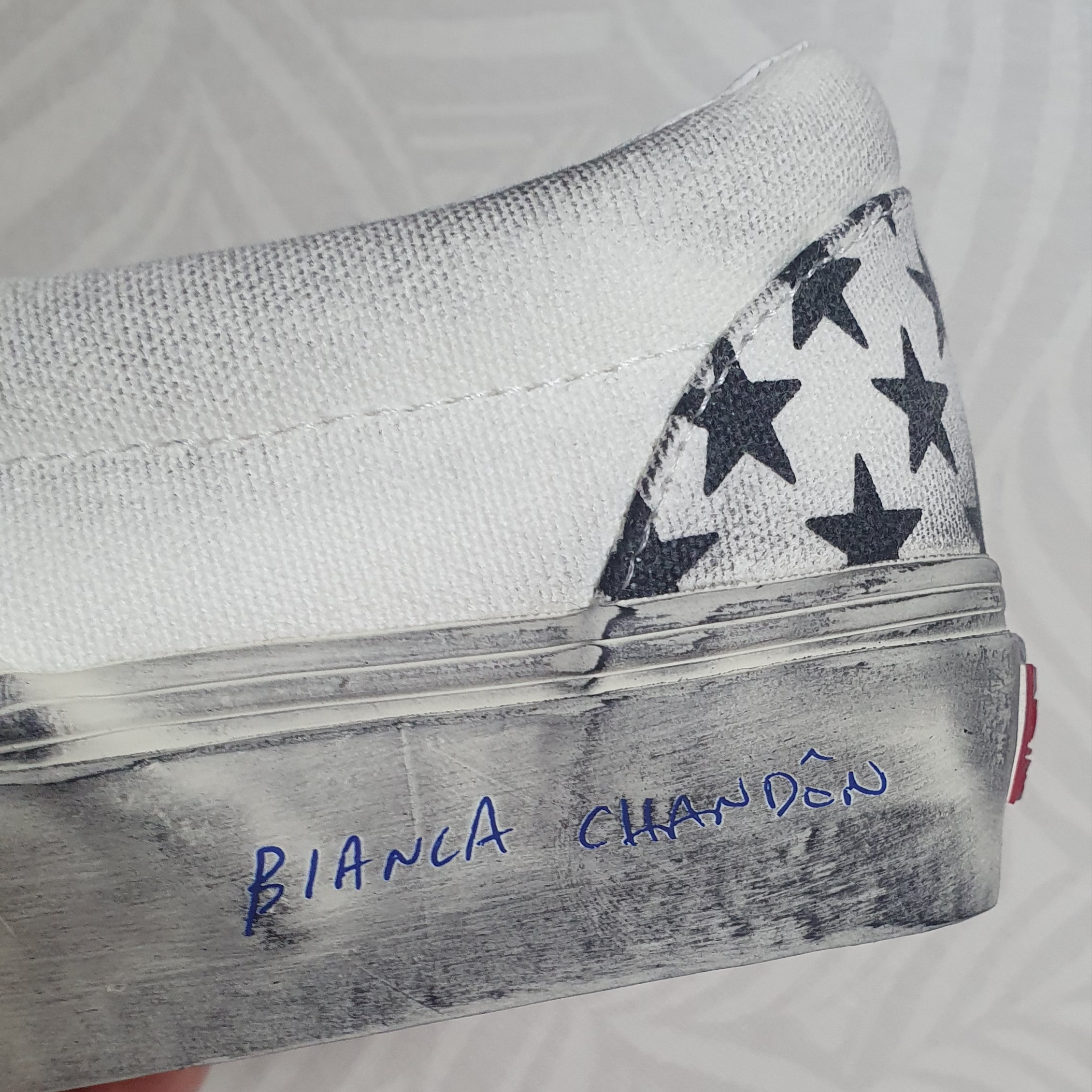 Vans Vault x Bianca Chandon Classic Slip-On LX Stressed Black White 착용 스타일 - 4