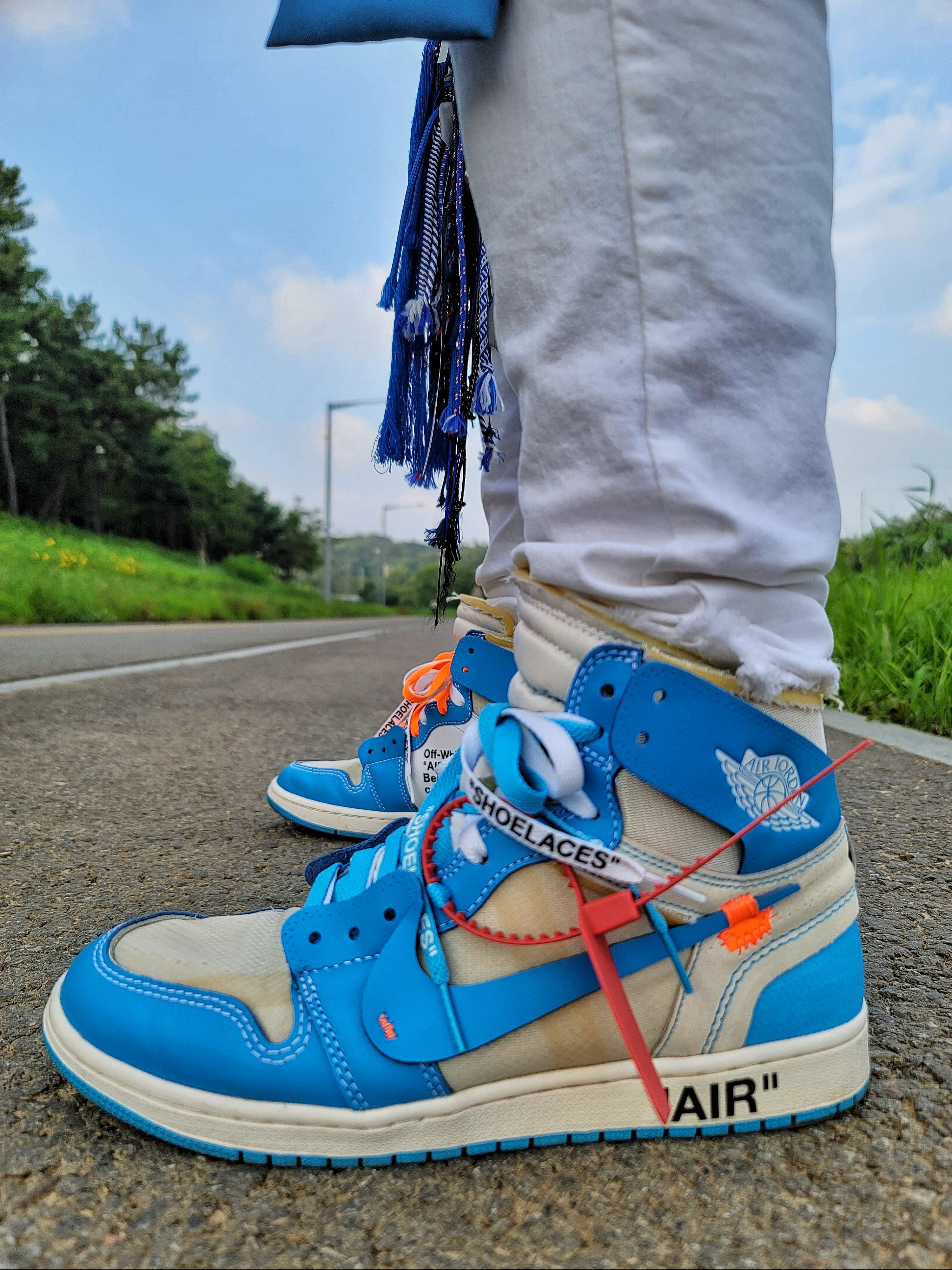 Jordan 1 x Off-White Retro High University Blue 착용 스타일 - 3