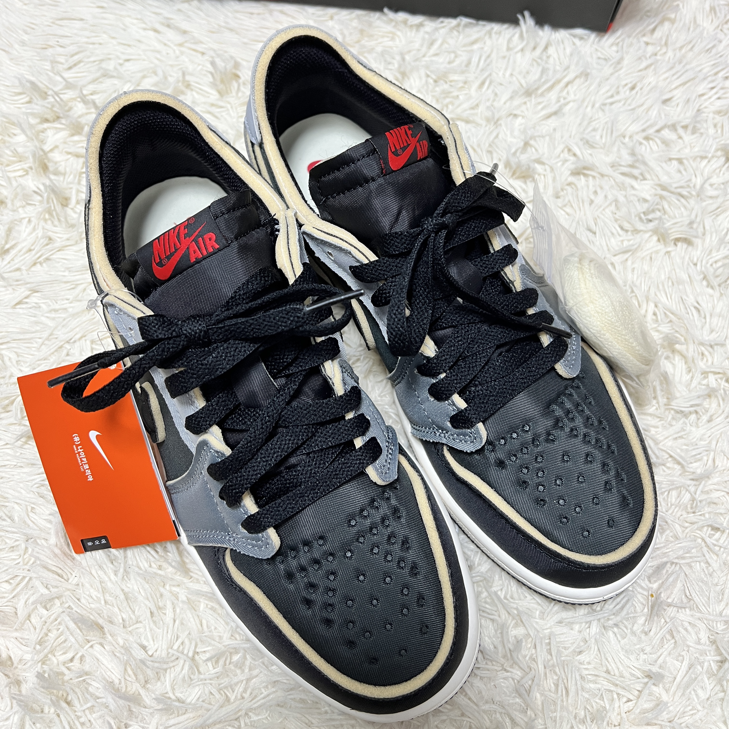 Jordan 1 Retro Low OG EX Black and Smoke Grey 착용 스타일 - 4
