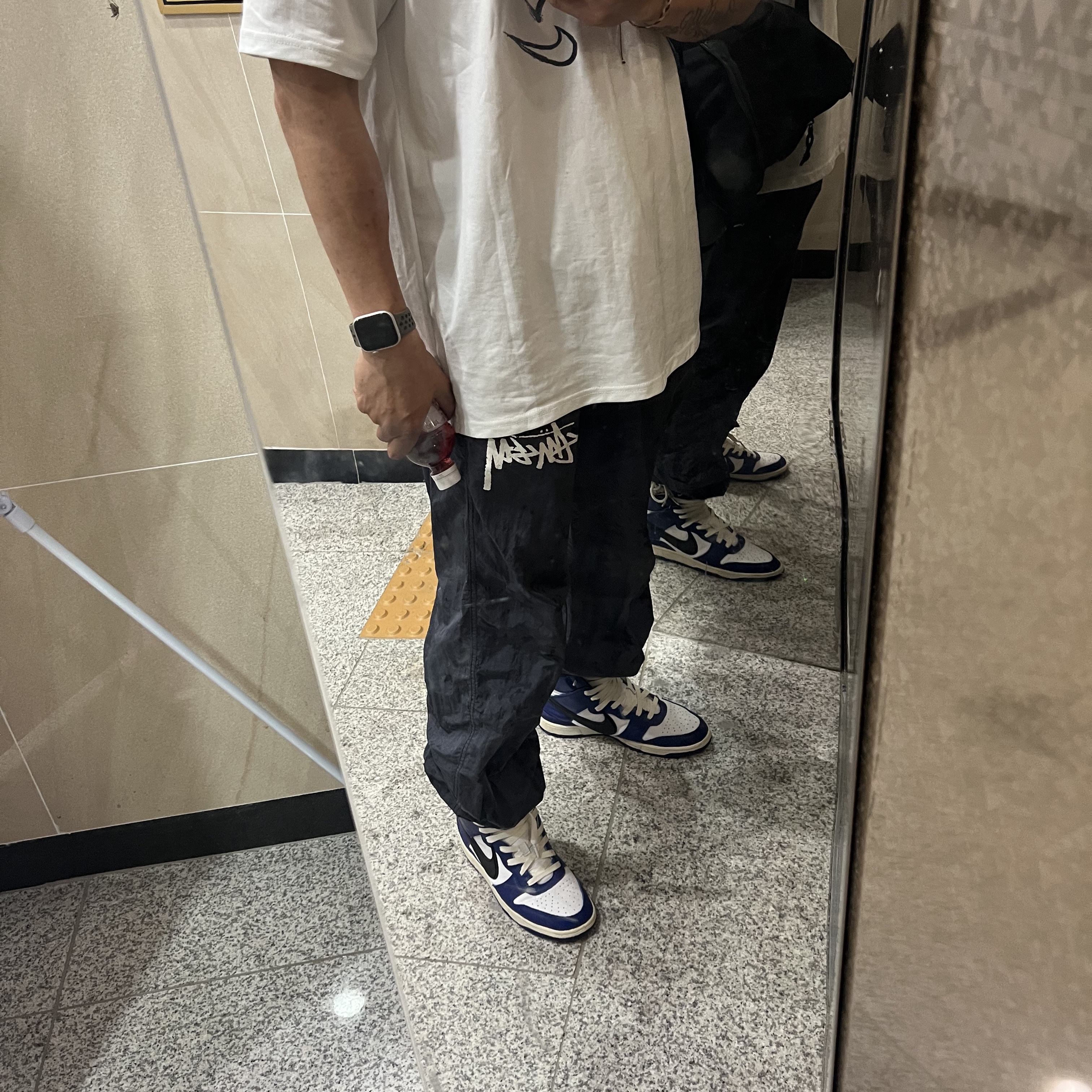 Nike x Stussy NRG RA T-Shirt Summit White (DM4942-121), Nike x Stussy Beach Pants Off Noir 착용 스타일