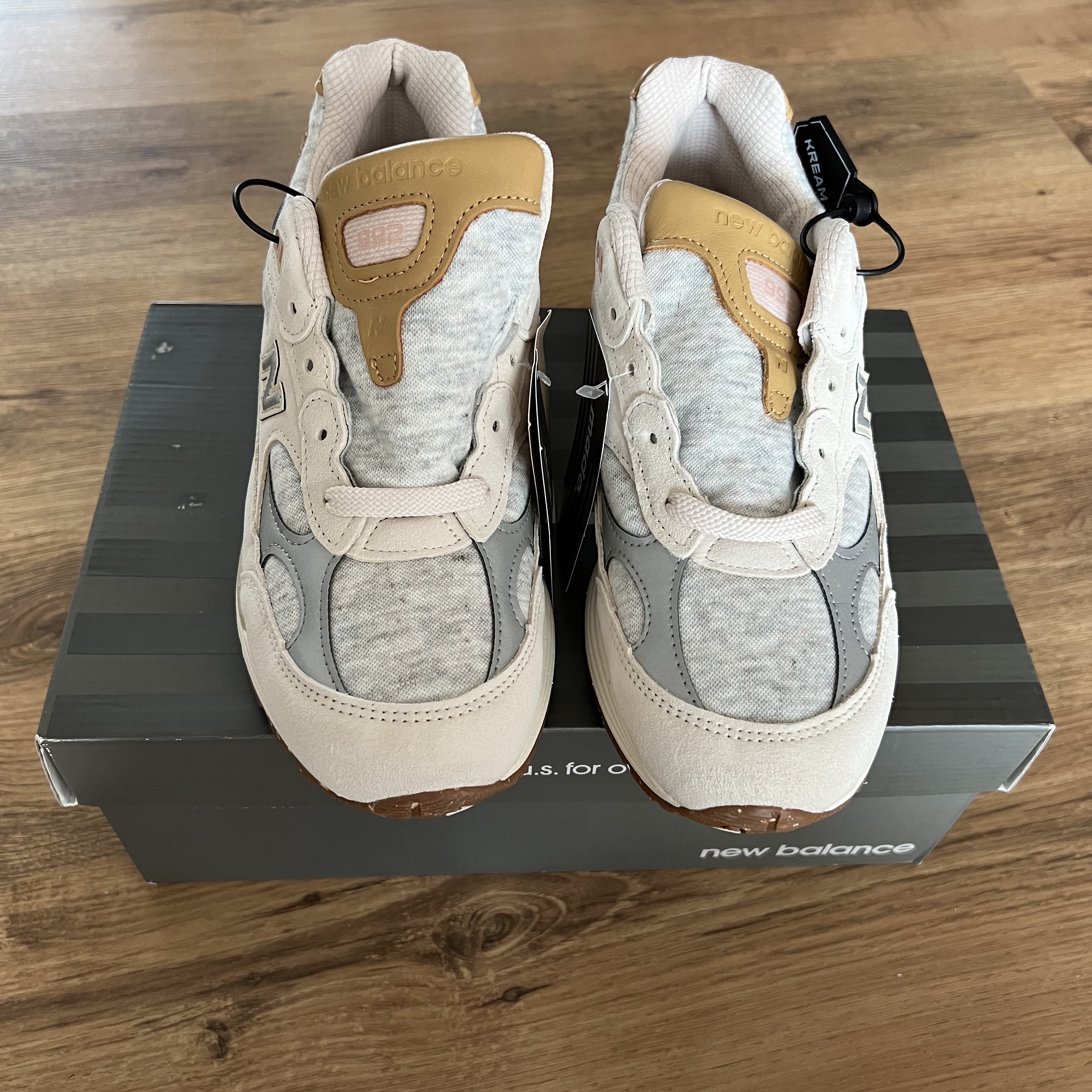 (W) New Balance 992 Made in USA Raw Silk 착용 스타일 - 2