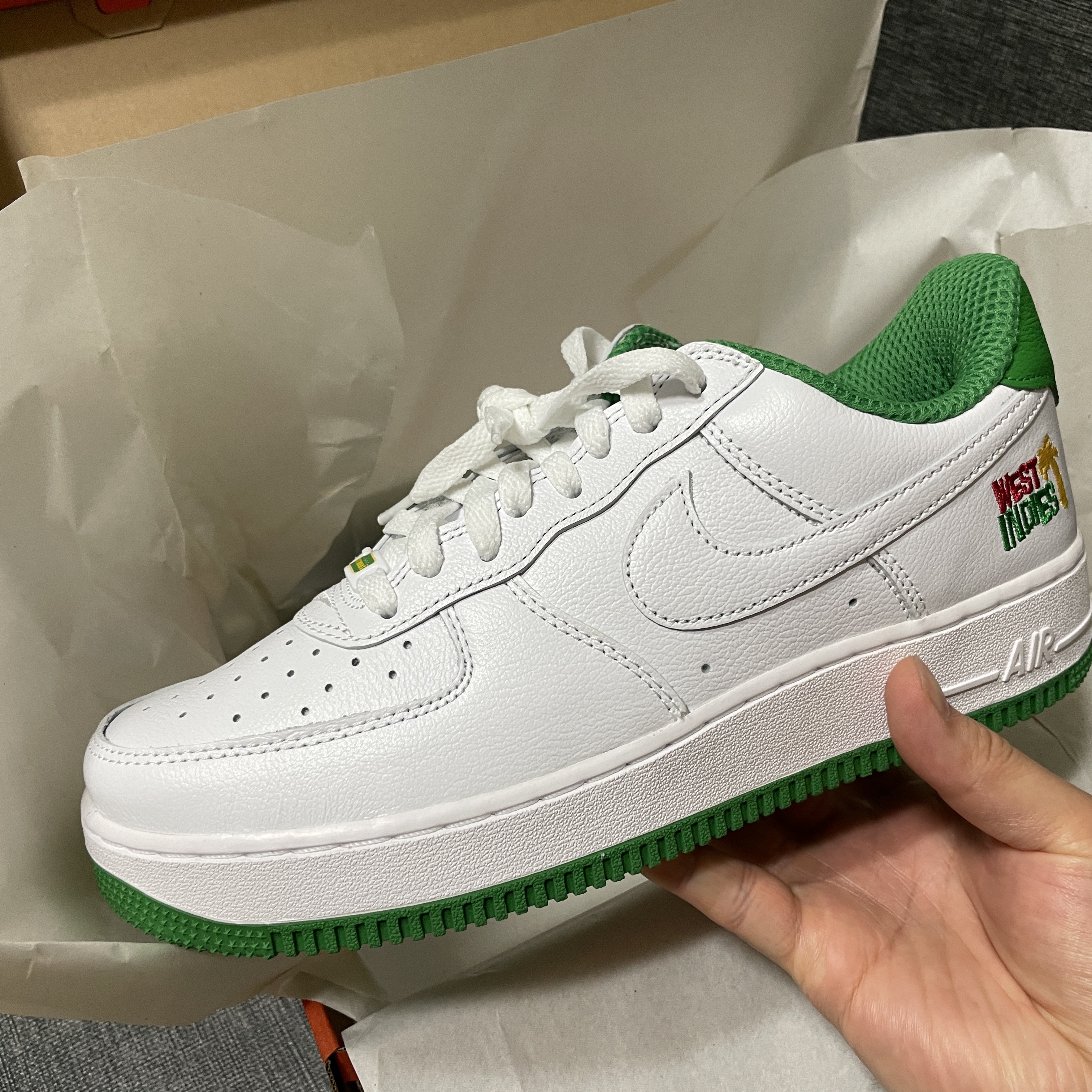Nike Air Force 1 Low Retro QS West Indies Classic Green 착용 스타일 - 2