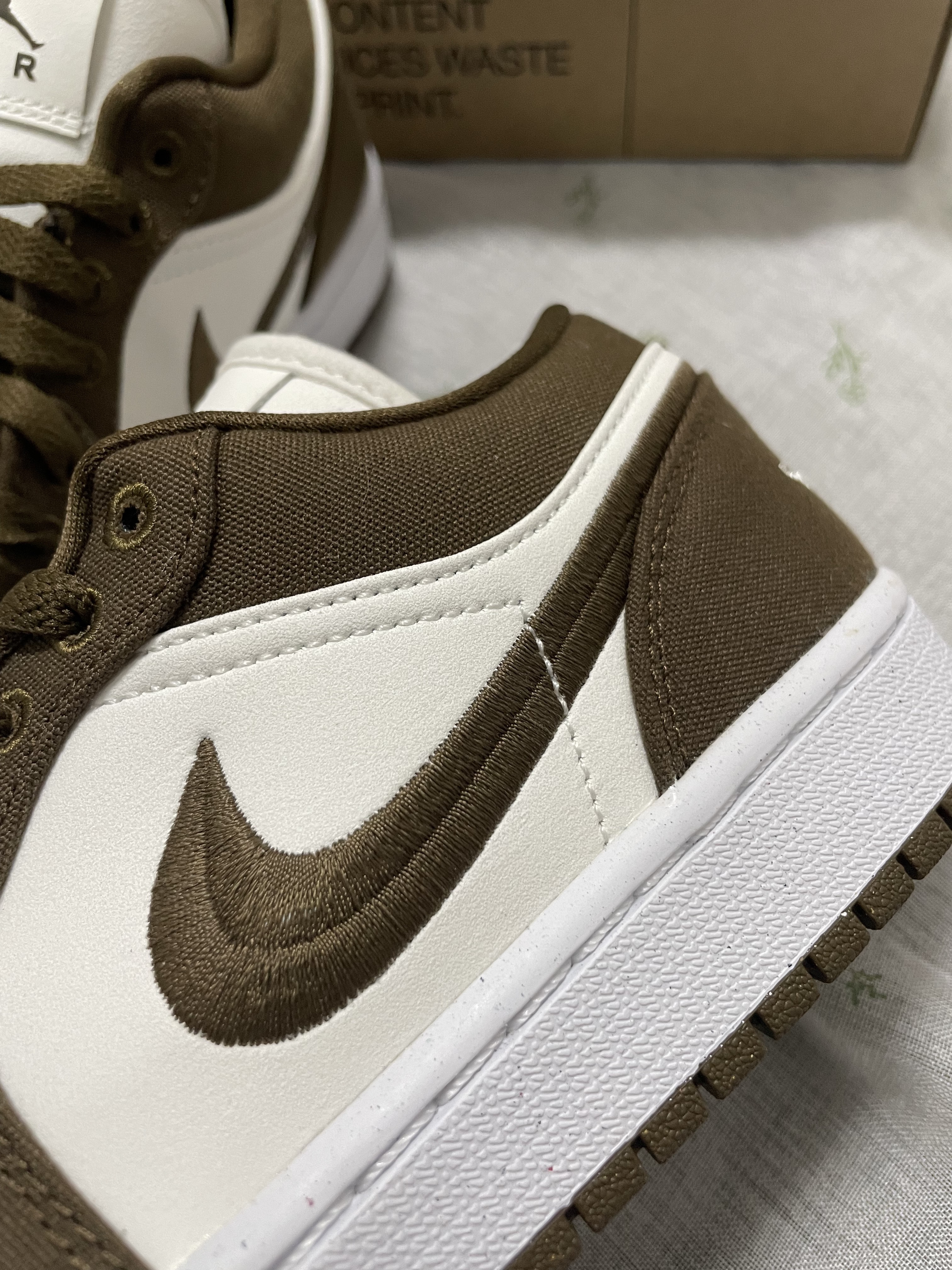 (W) Jordan 1 Low SE Light Olive 착용 스타일 - 5