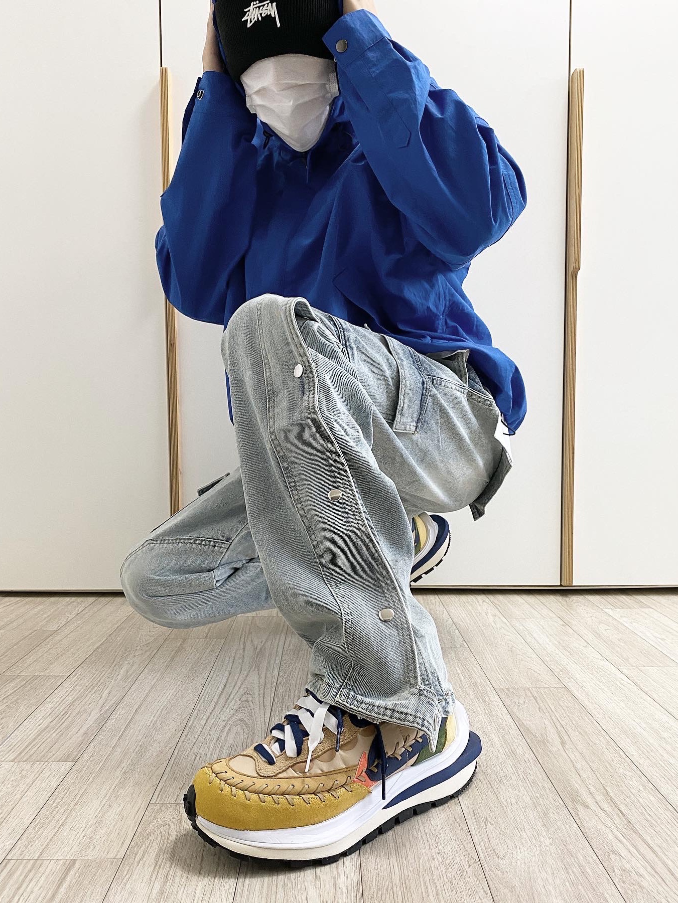 Nike x Stussy Cuff Beanie Black, Nike x Sacai x Jean Paul Gaultier VaporWaffle Sesame Blue Void 착용 스타일 - 3