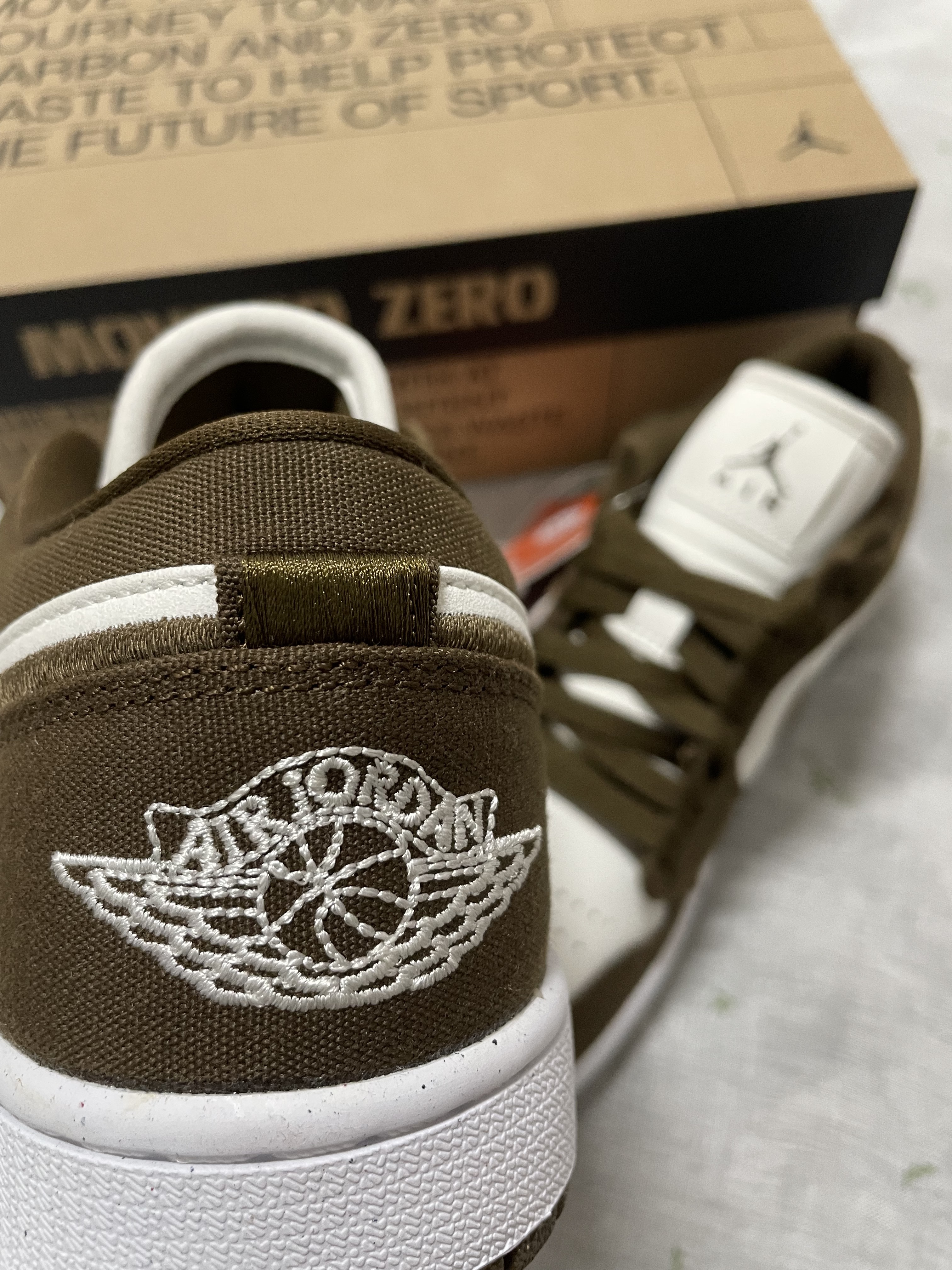 (W) Jordan 1 Low SE Light Olive 착용 스타일 - 4