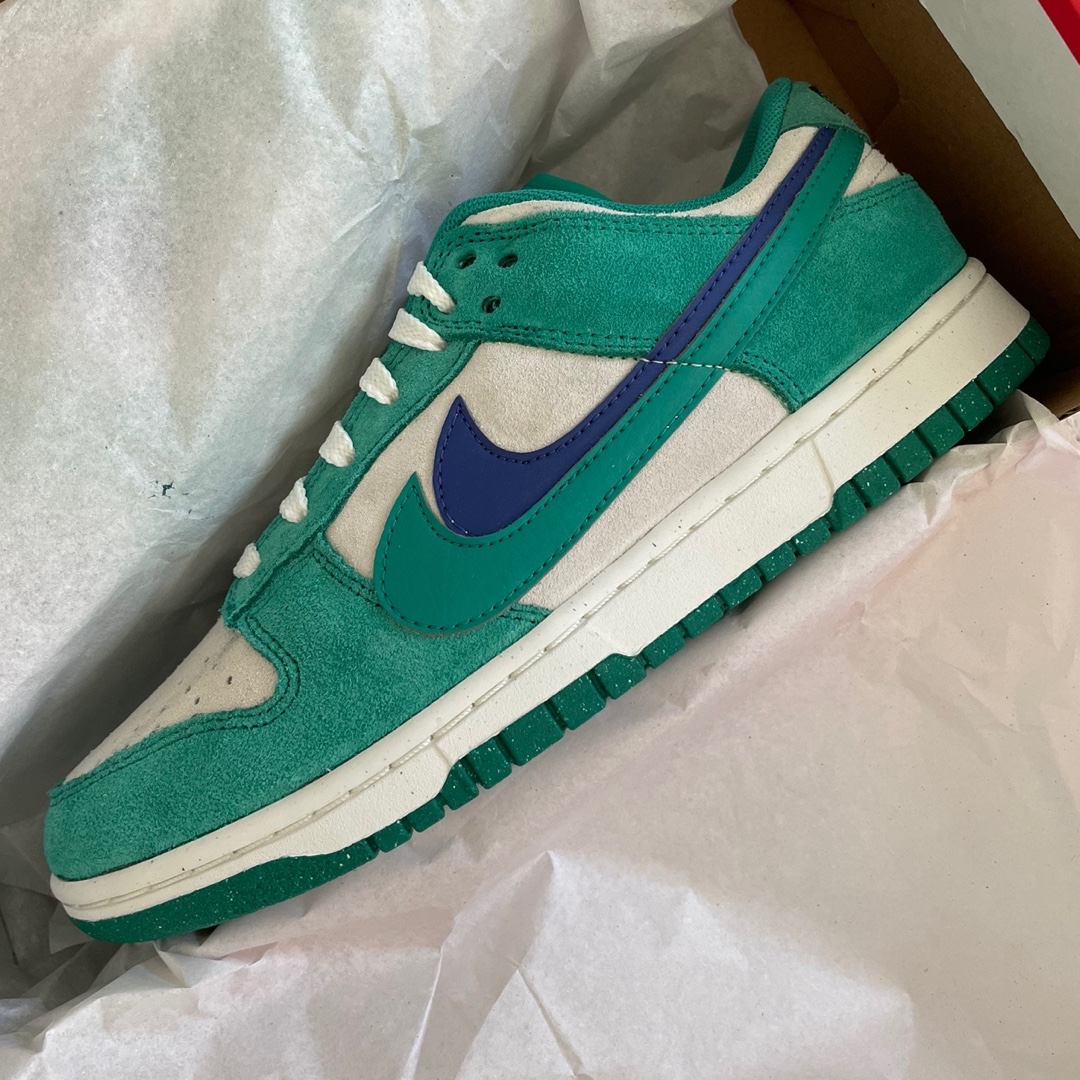 (W) Nike Dunk Low SE 85 Neptune Green and Sail 착용 스타일