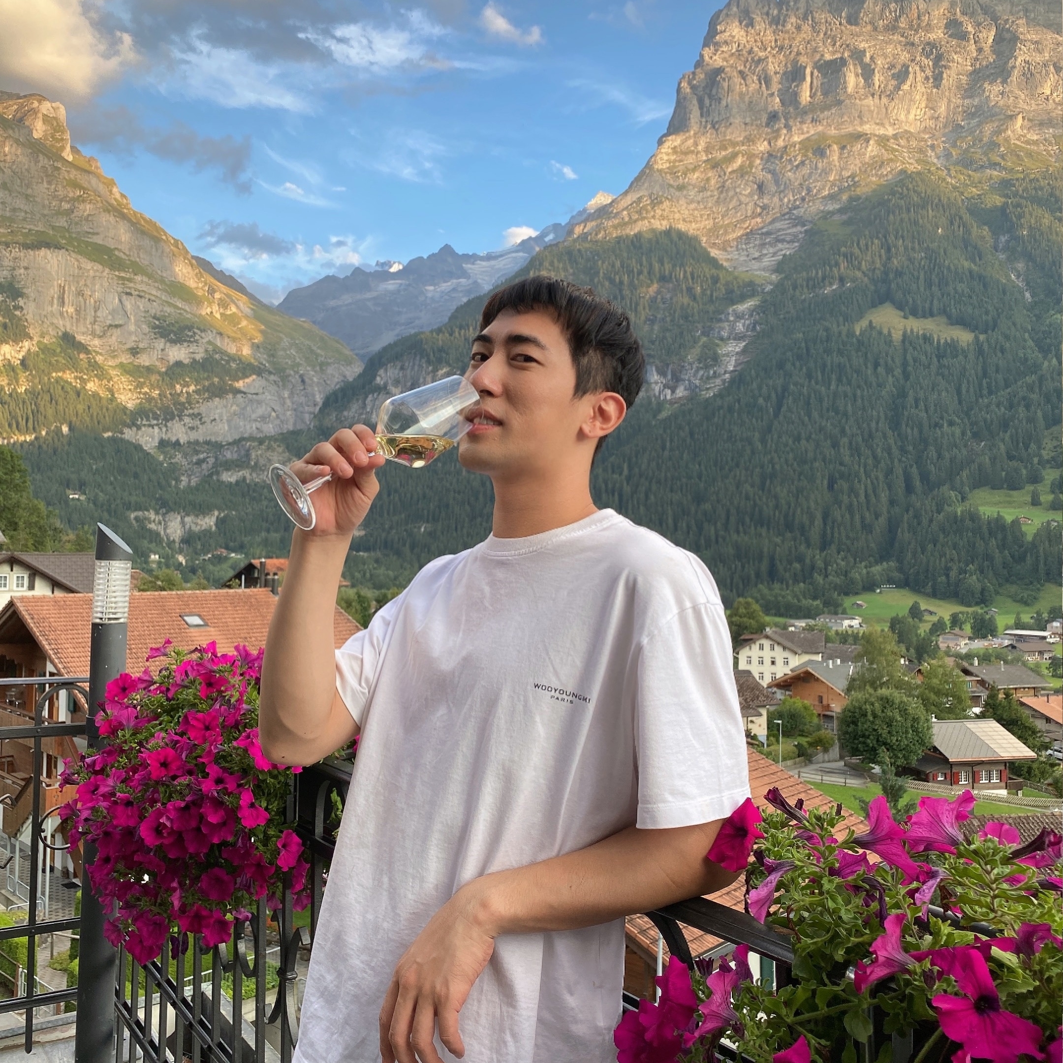 Wooyoungmi Flower Print Back Logo T-Shirt White - 22SS 착용 스타일