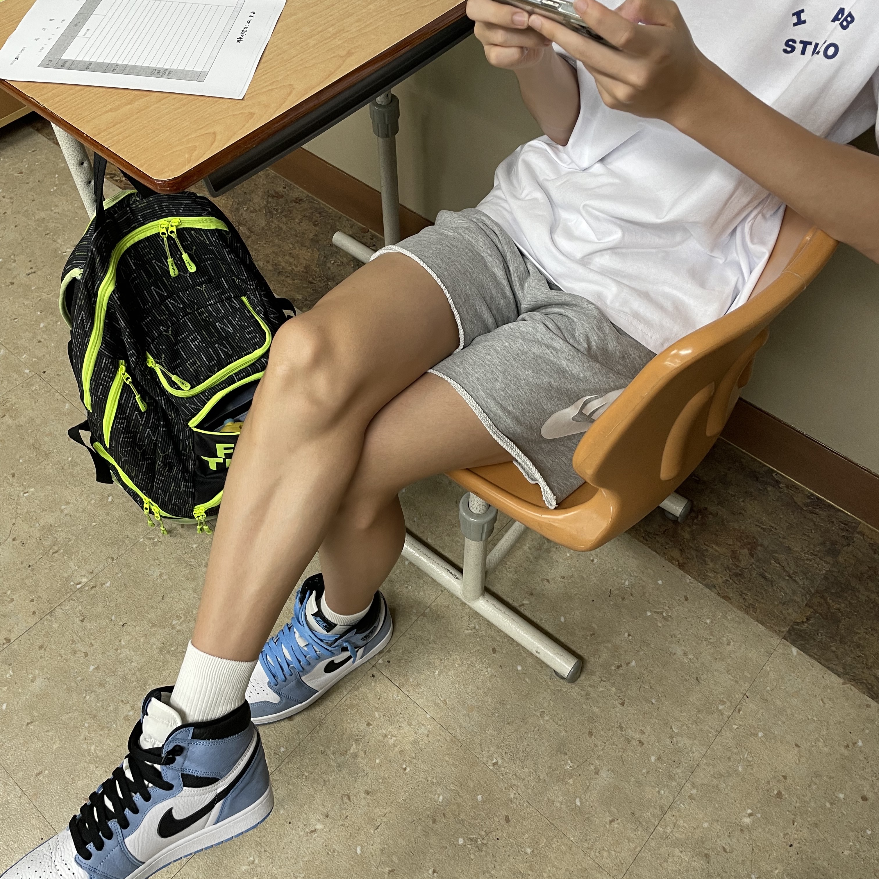 IAB Studio T-Shirt White Navy - 22FW, Jordan 1 Retro High OG University Blue 착용 스타일