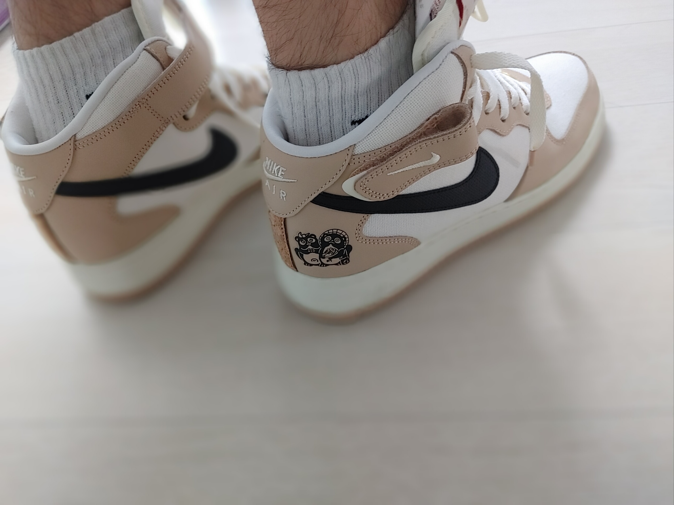 Nike Air Force 1 Mid '07 LX Pale Ivory and Shimmer 착용 스타일 - 3