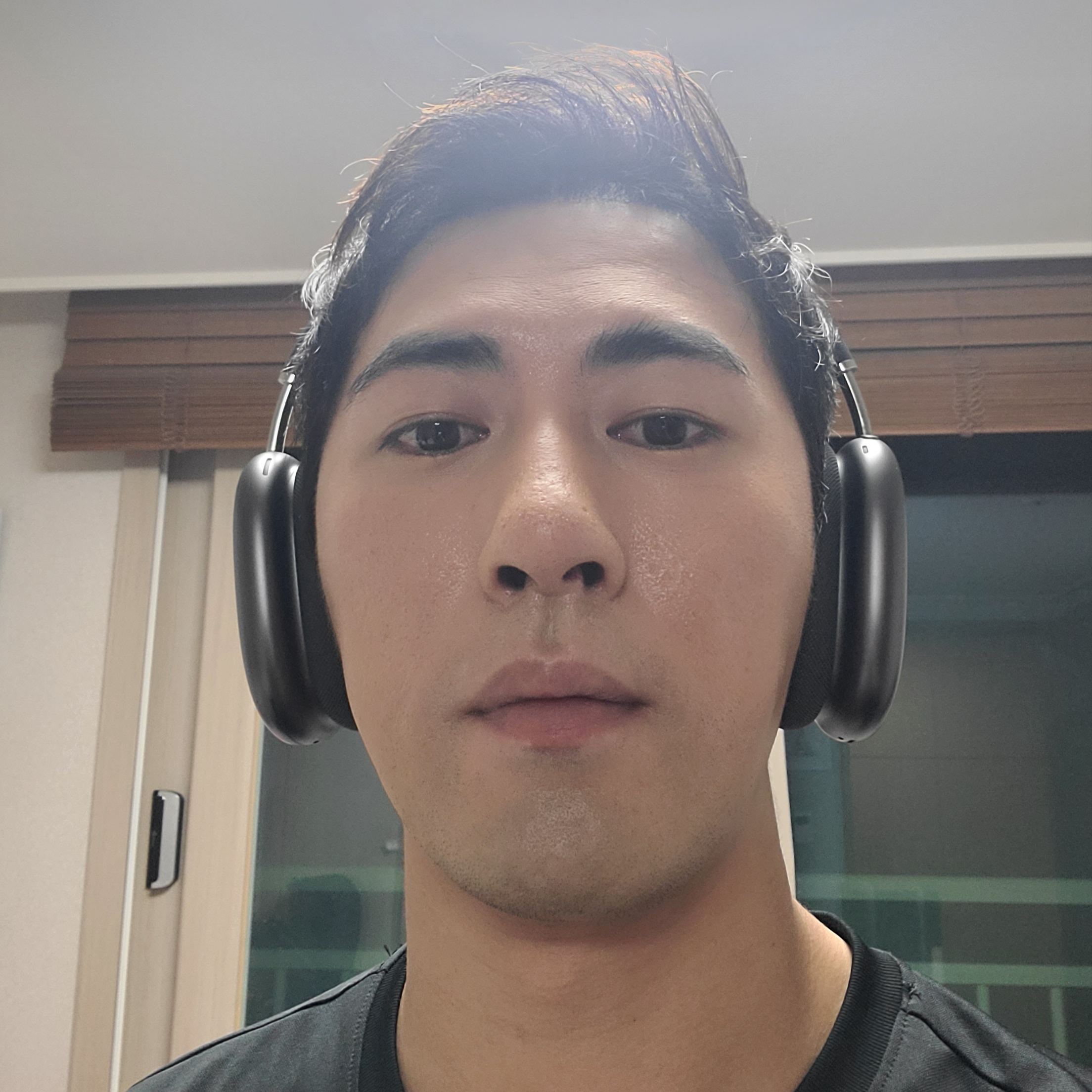 Apple AirPods Max Lightning Space Gray (Korean Ver.) 착용 스타일