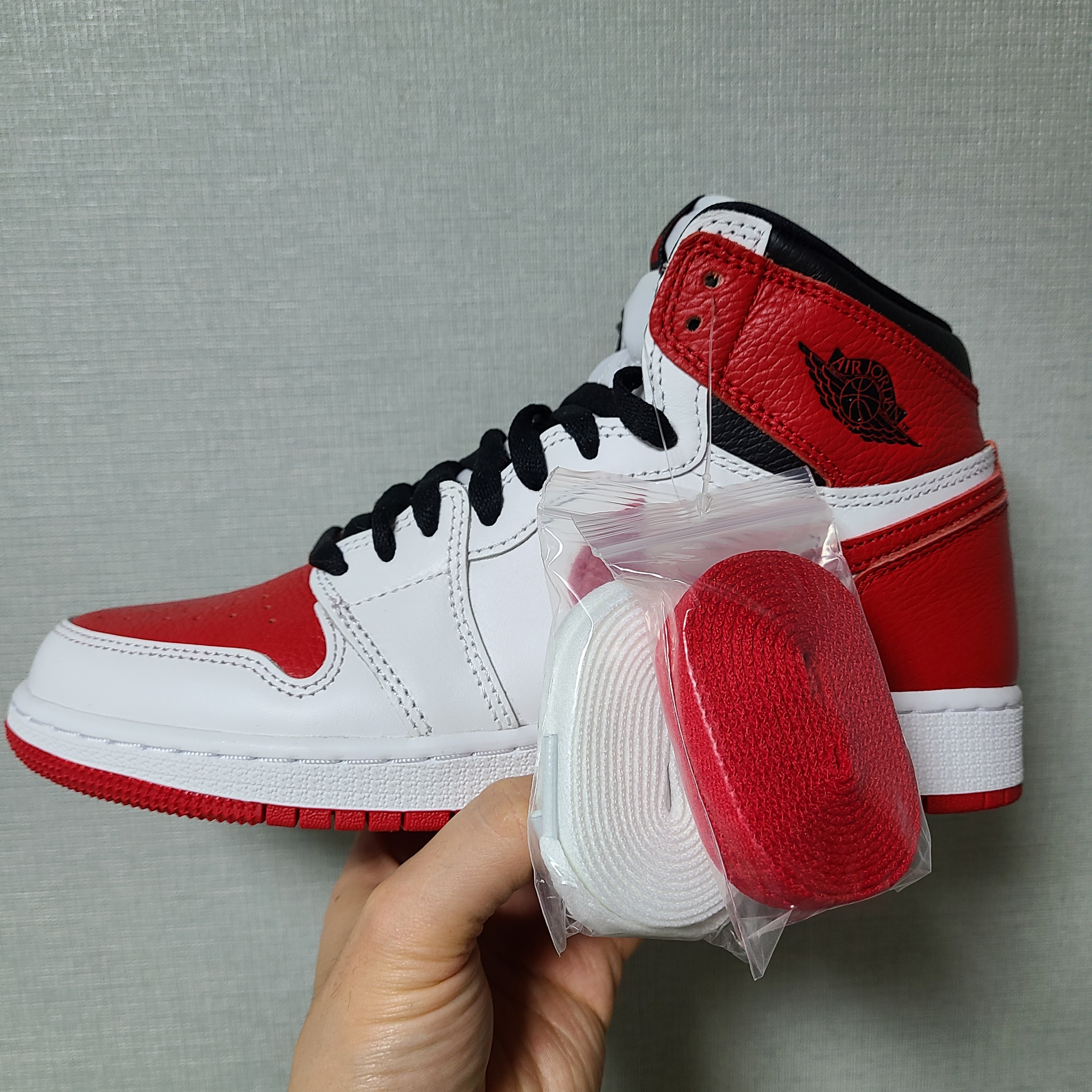 Jordan 1 Retro High OG Heritage, (GS) Jordan 1 Retro High OG Heritage 착용 스타일 - 2
