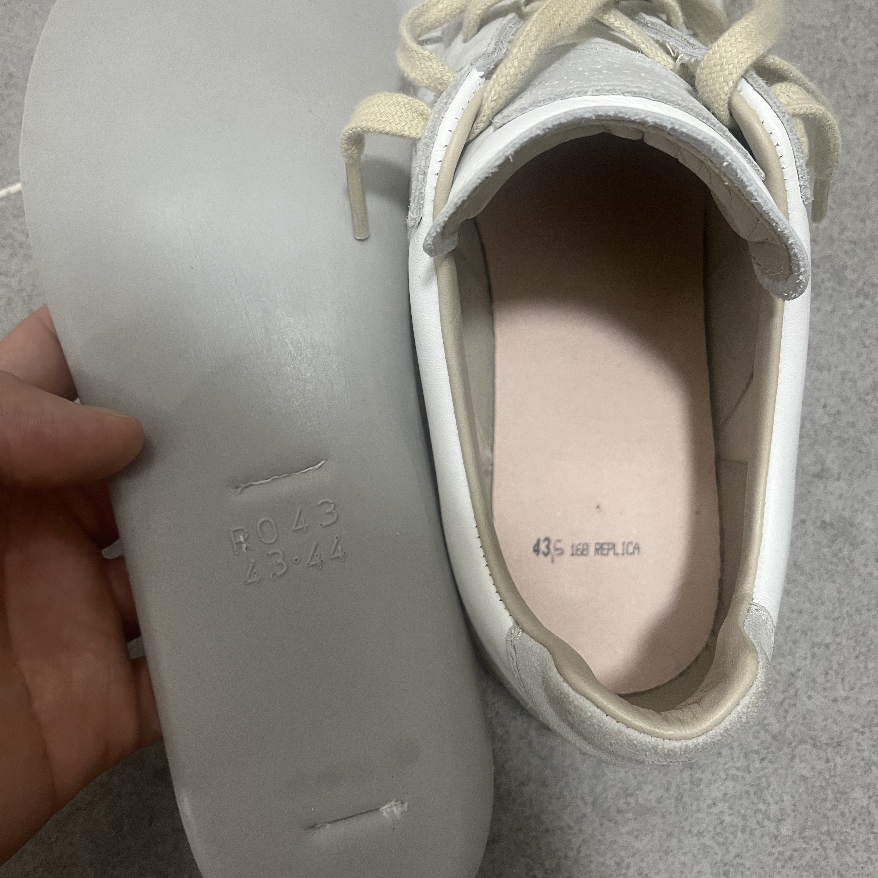 Maison Margiela Calfskin Replica Sneakers 착용 스타일 - 2