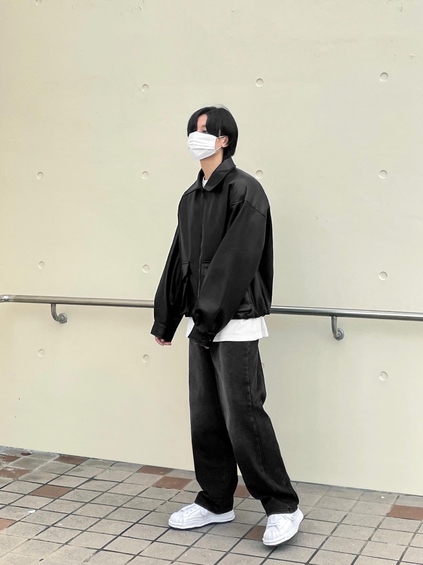 Maison Mihara Yasuhiro Blakey OG Sole Canvas Low-top Sneakers White 착용 스타일 - 3